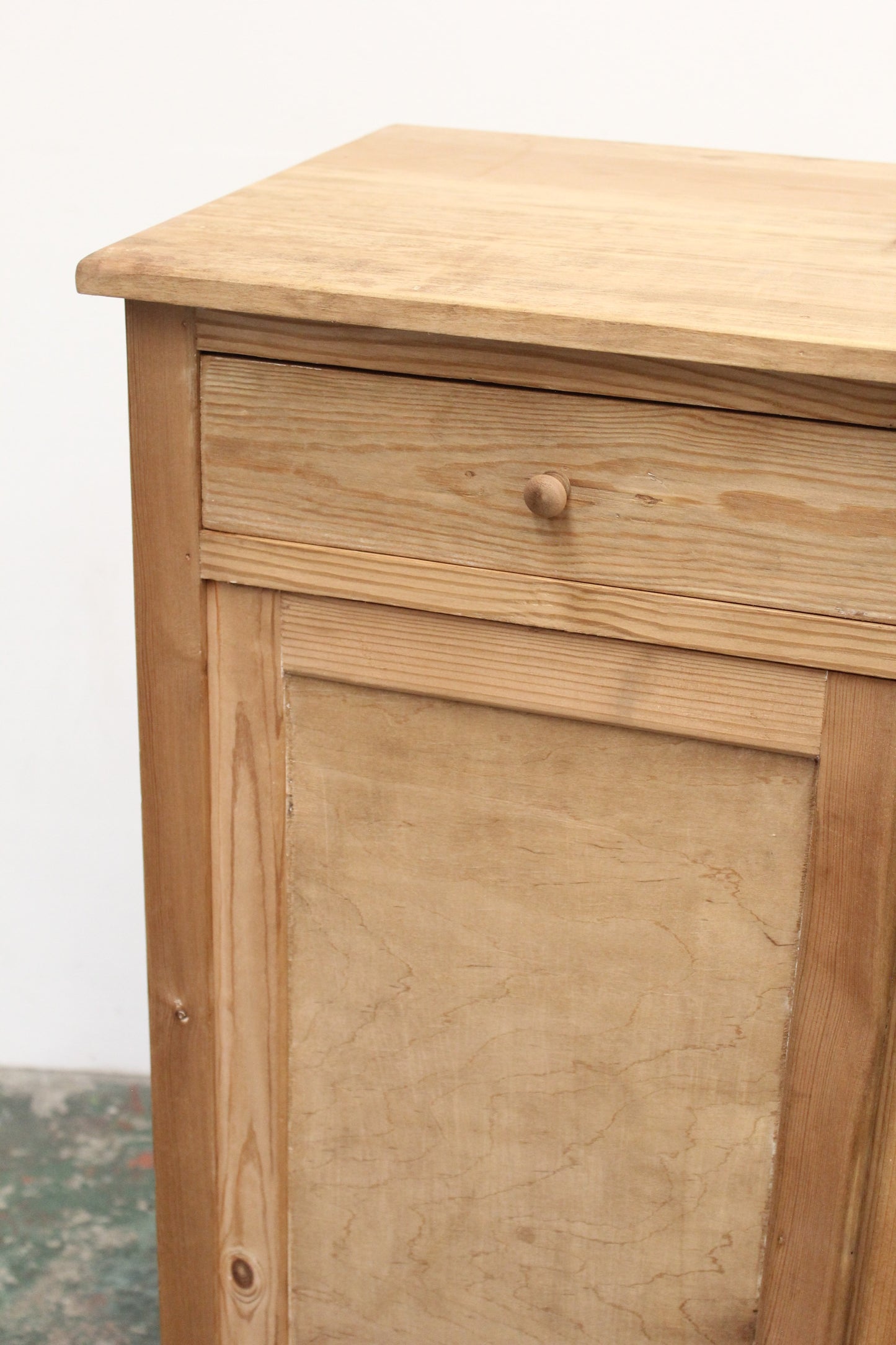 #1136 cabinet
