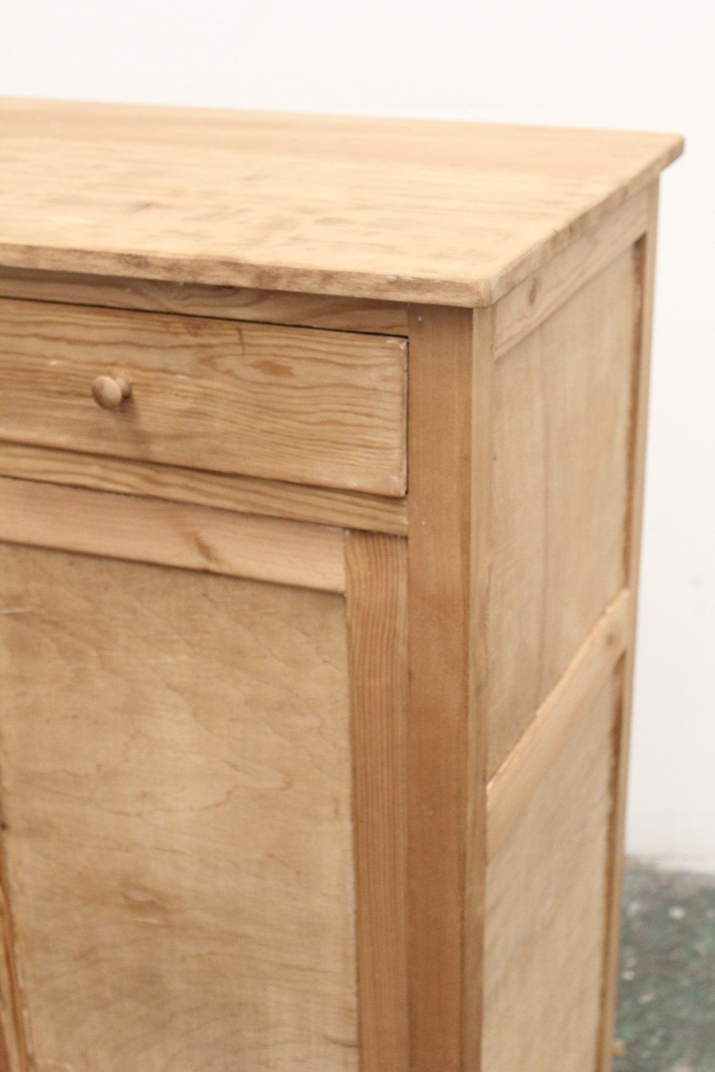 #1136 cabinet