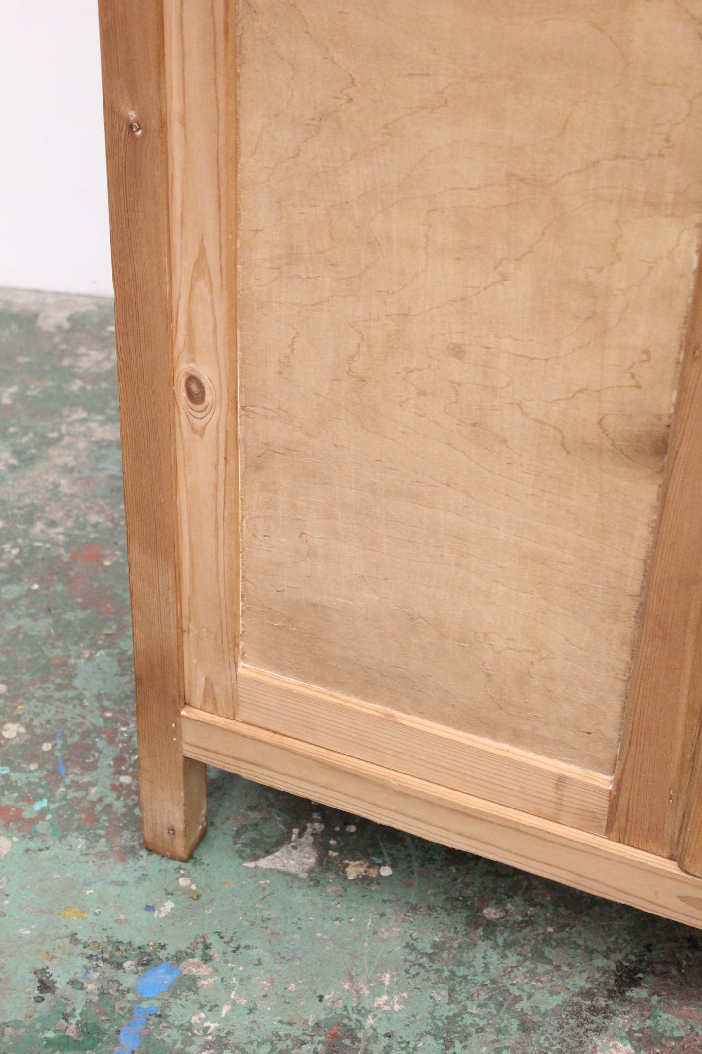 #1136 cabinet