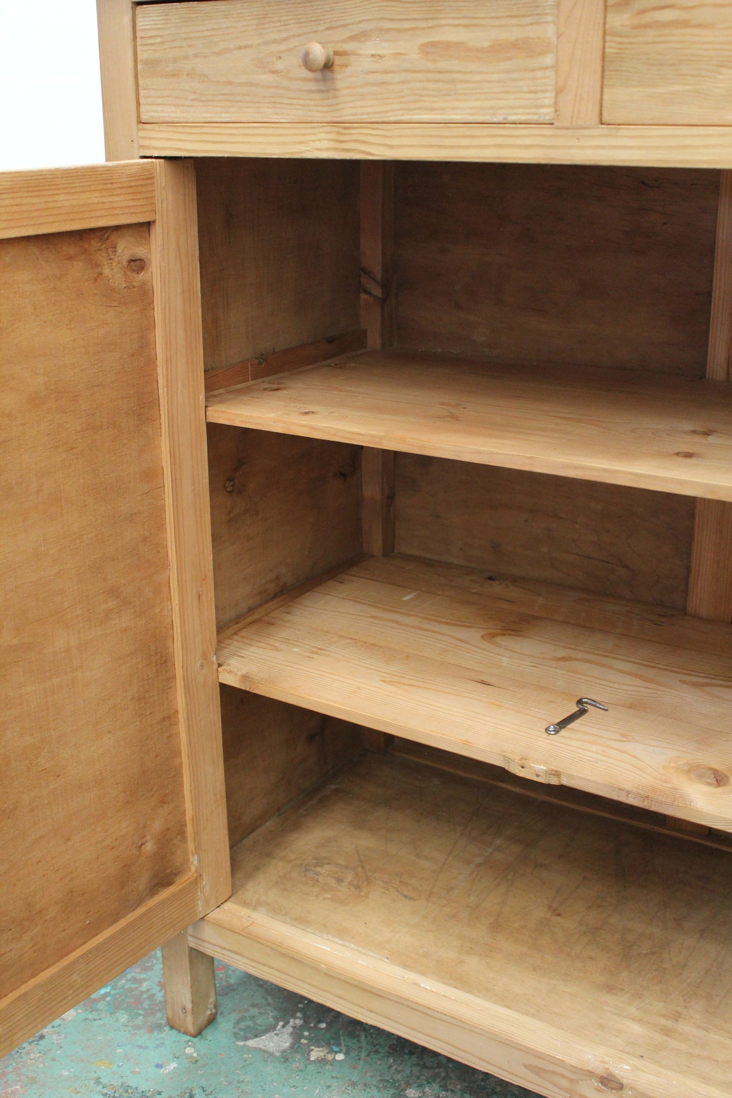 #1136 cabinet