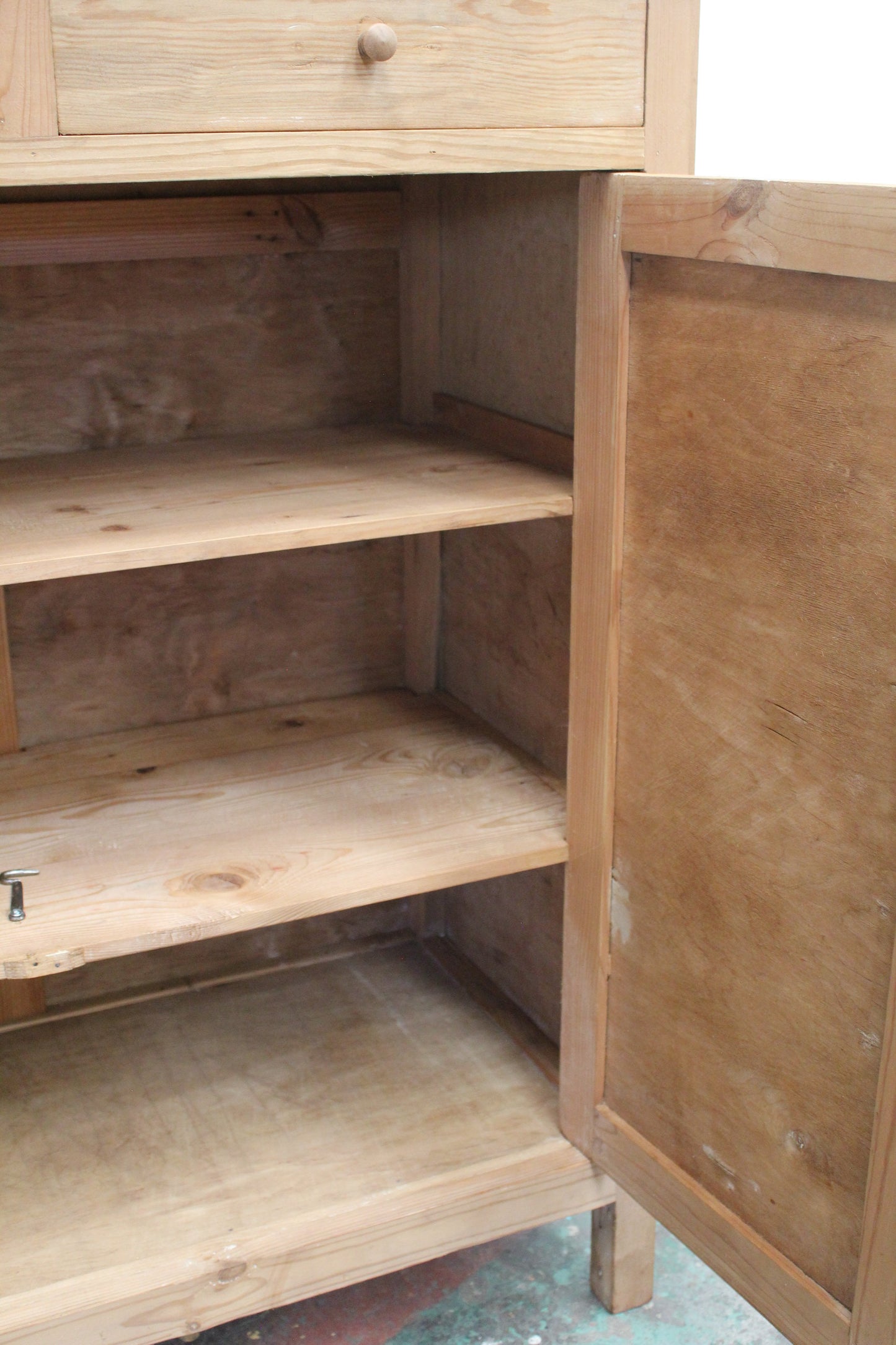 #1136 cabinet