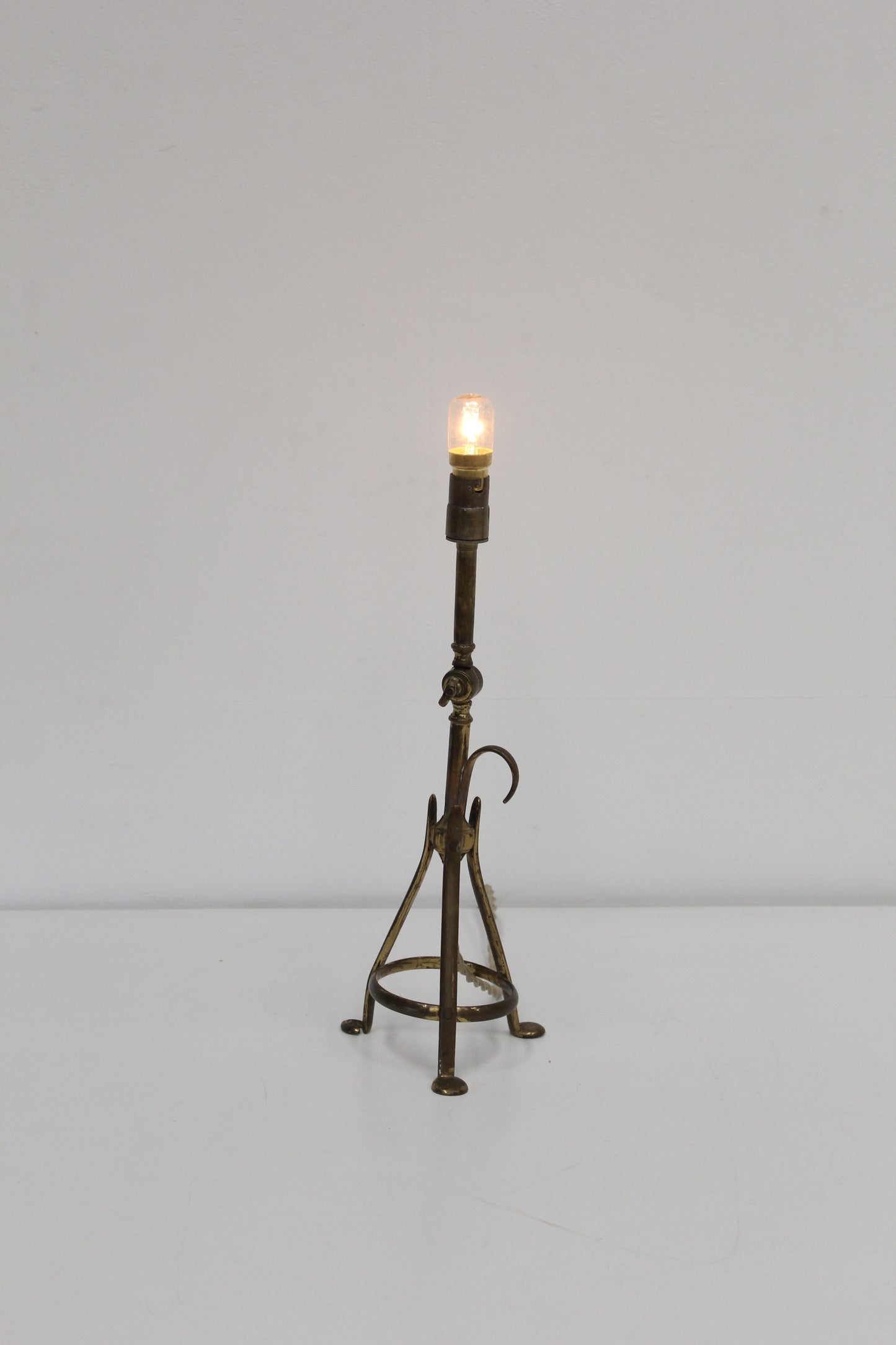 #1077 lamp