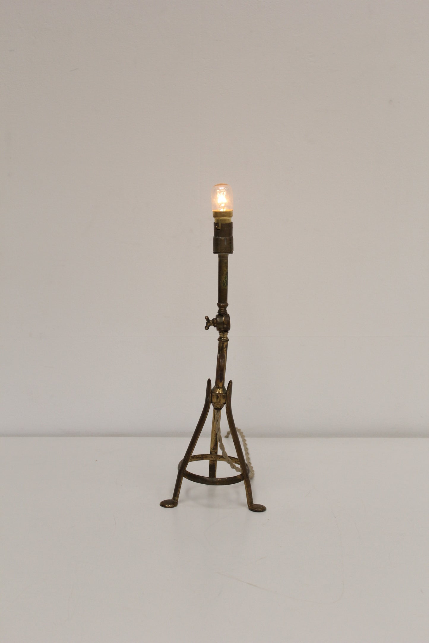 #1077 lamp