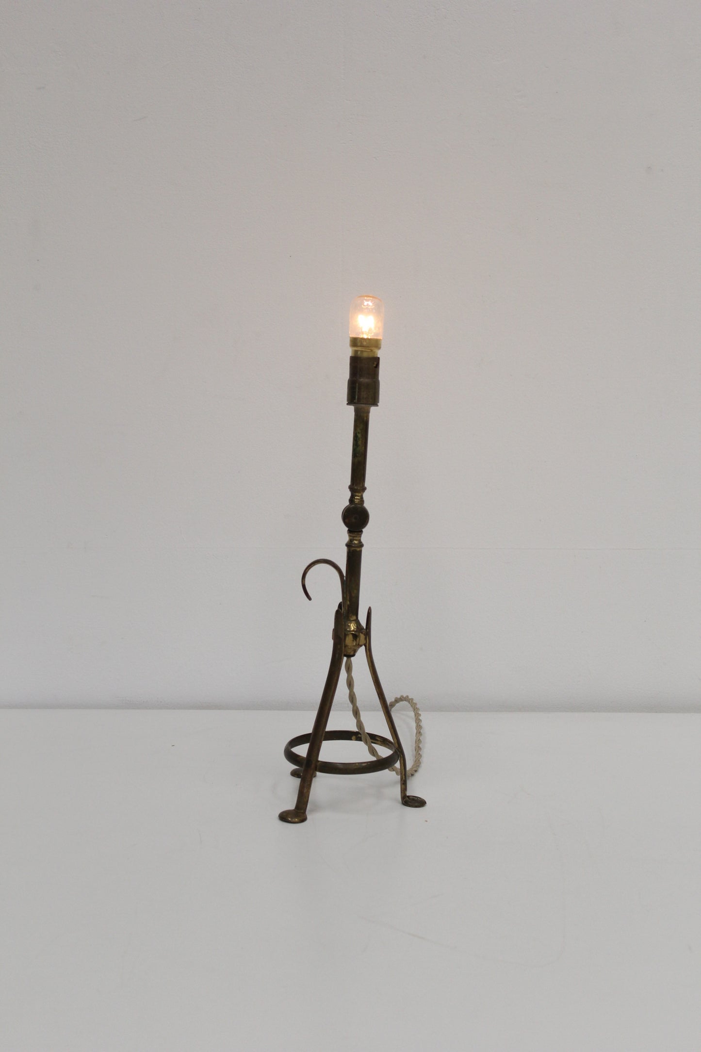 #1077 lamp