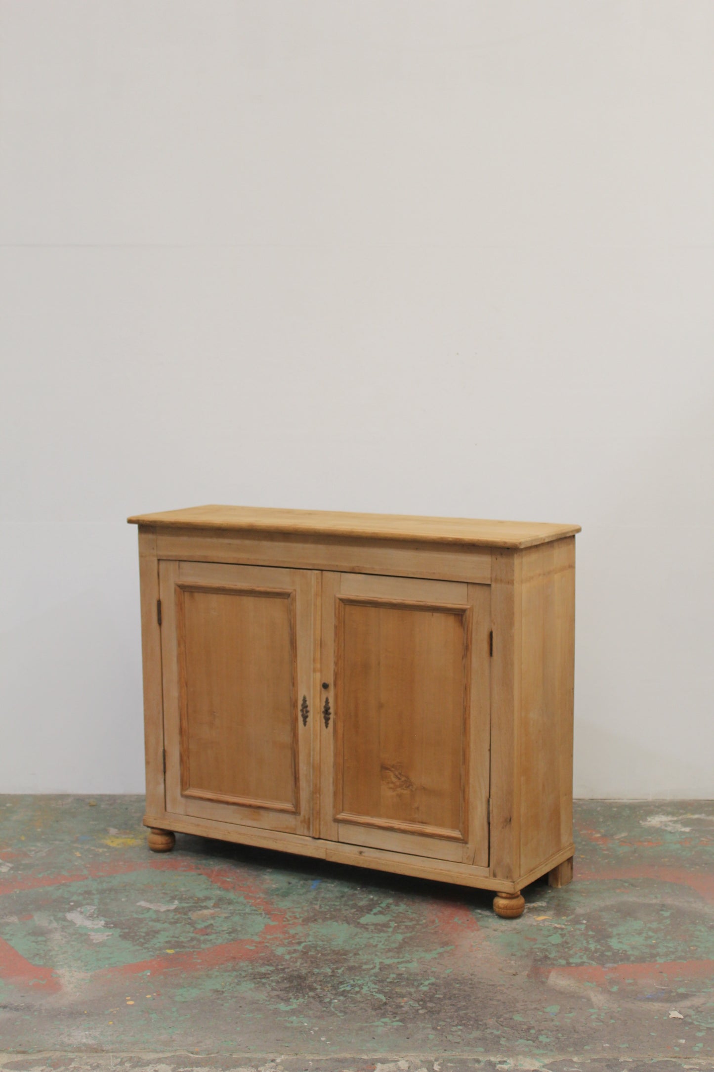 #1129 cabinet