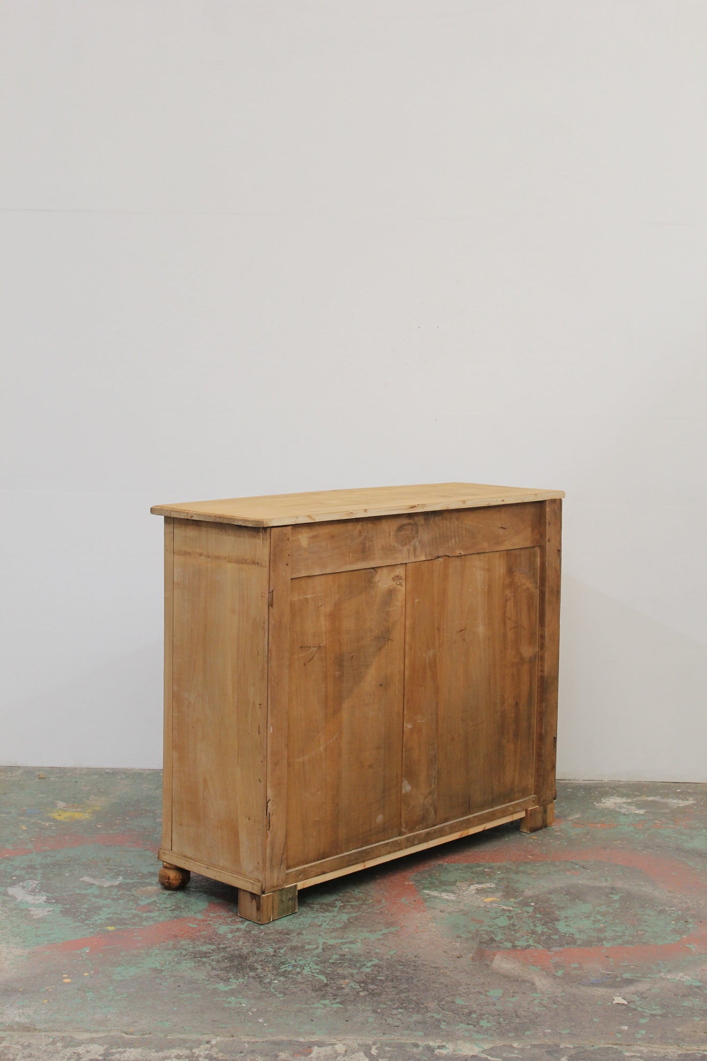 #1129 cabinet