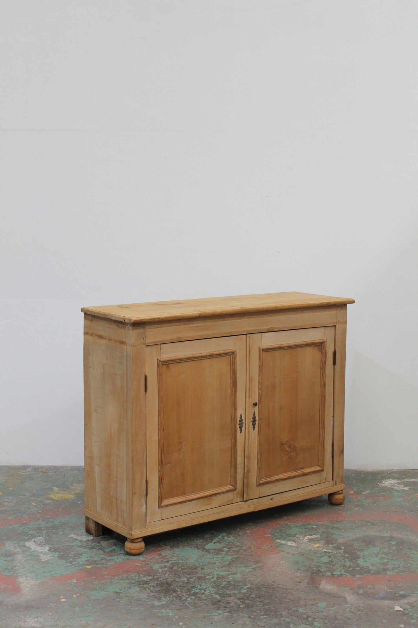 #1129 cabinet