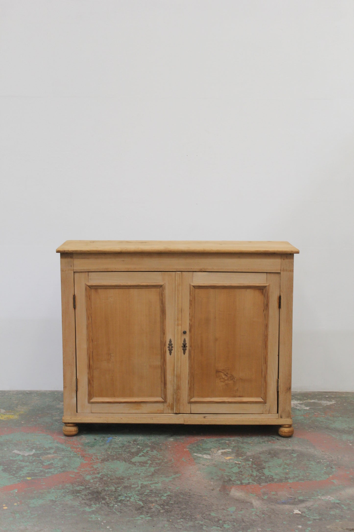 #1129 cabinet