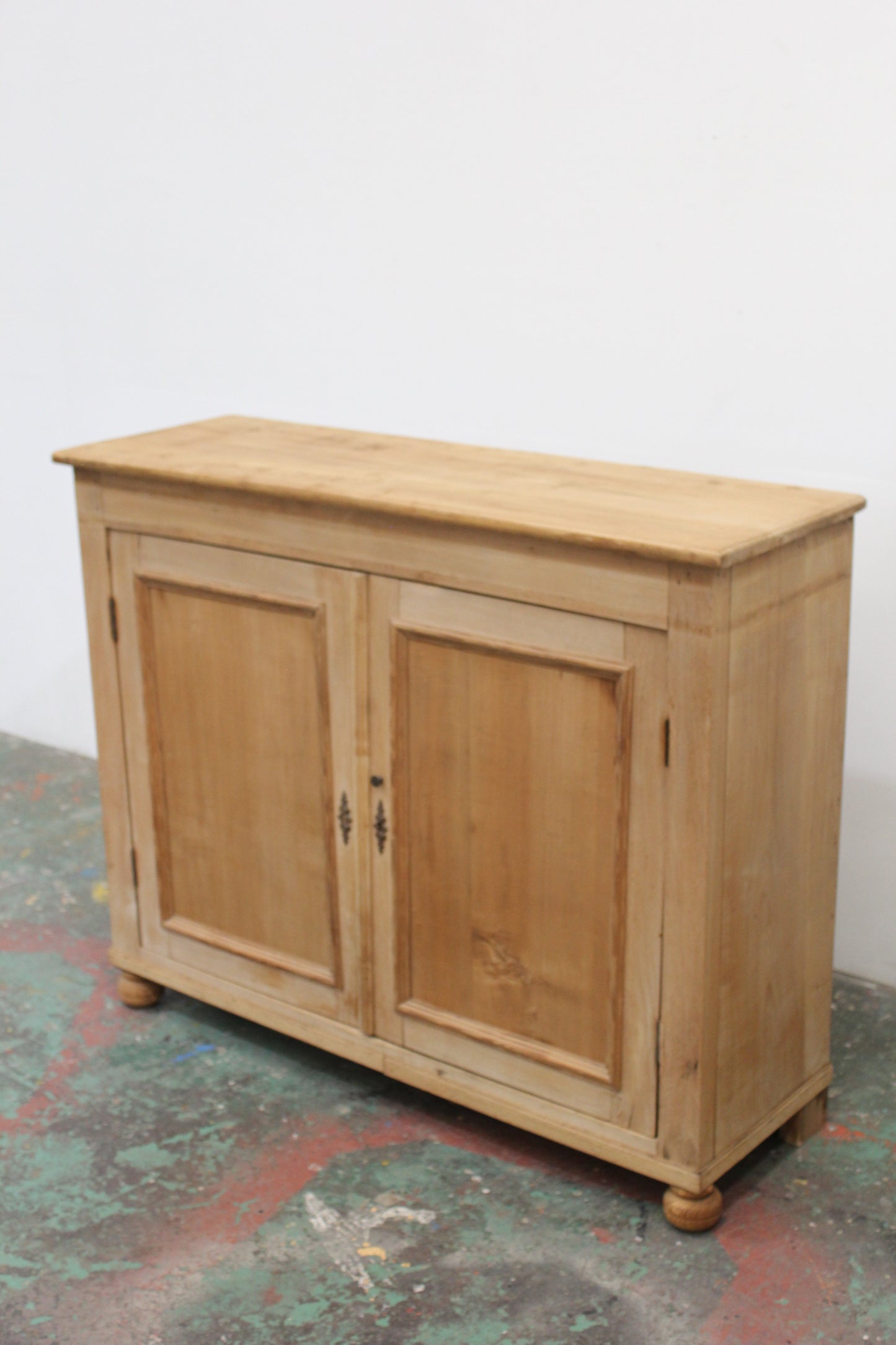 #1129 cabinet