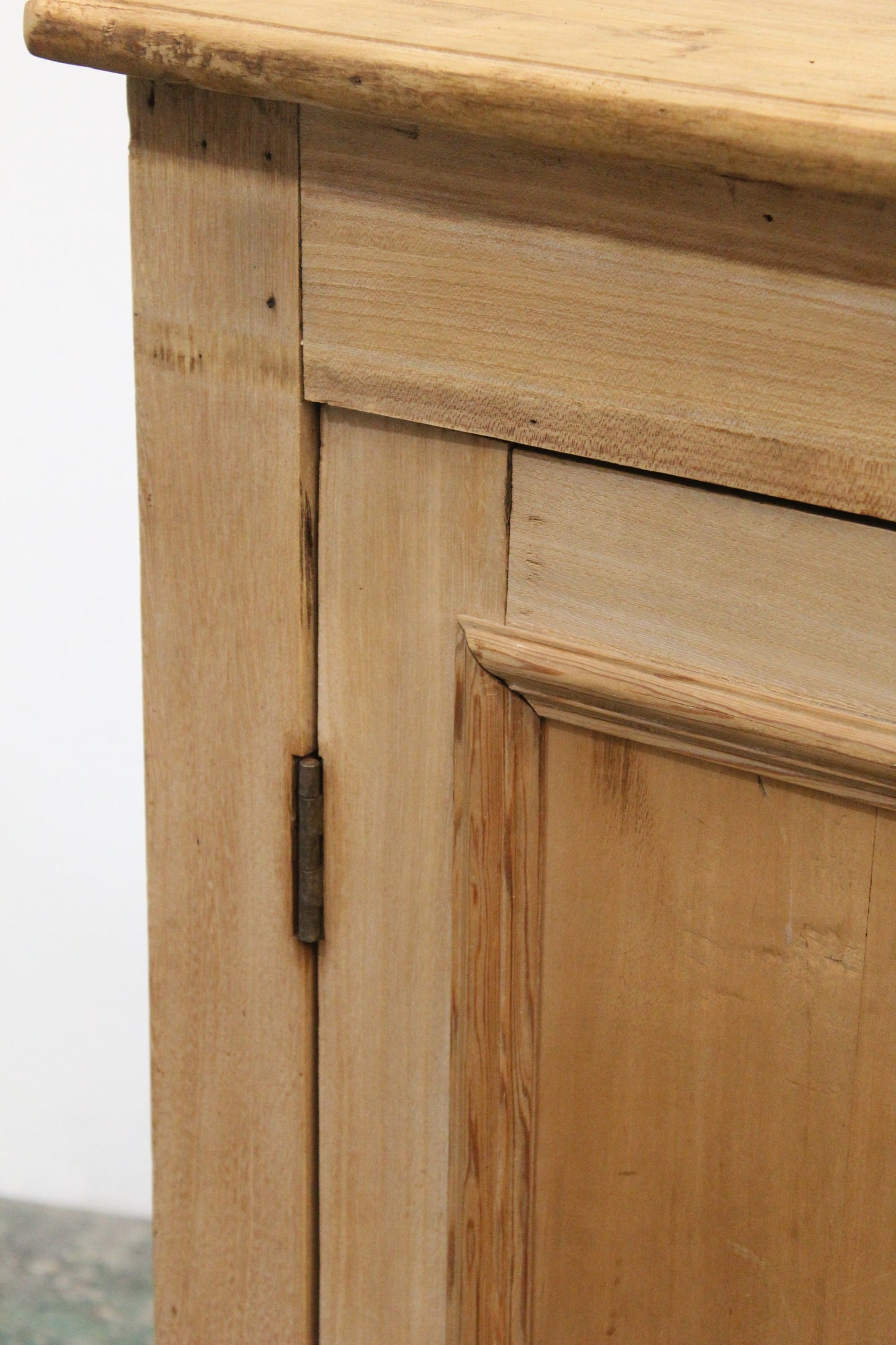 #1129 cabinet