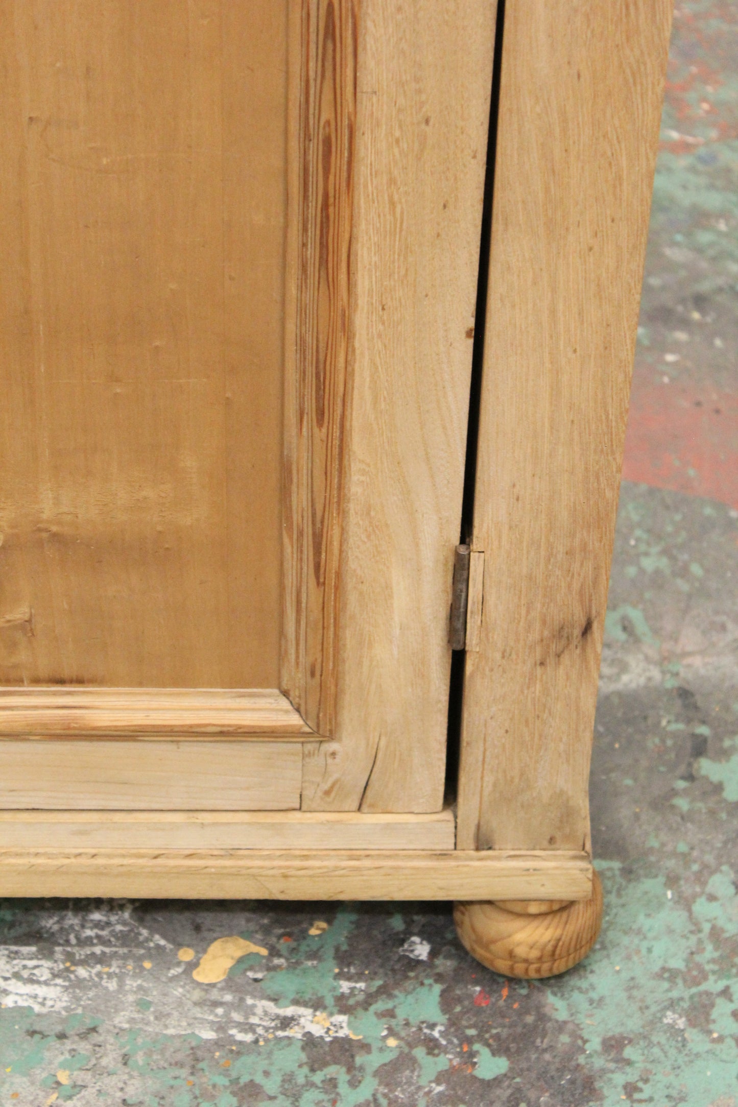 #1129 cabinet