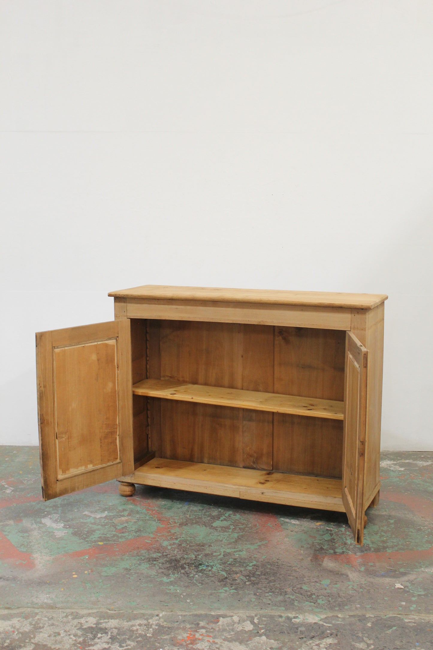 #1129 cabinet