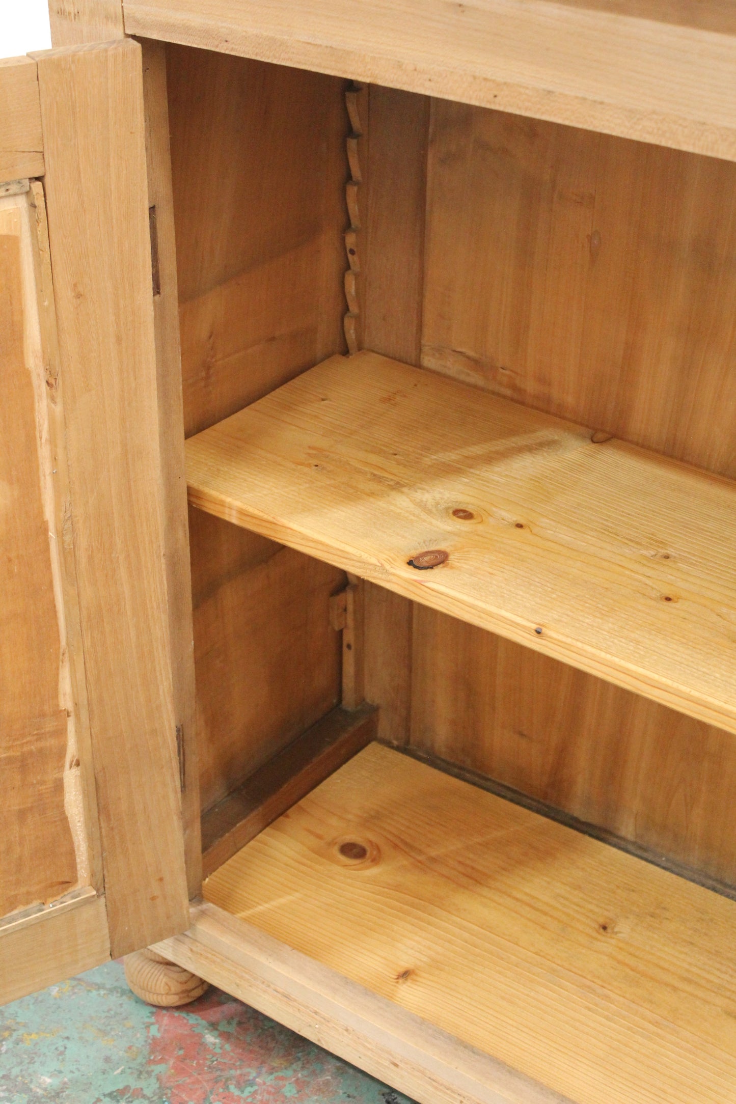 #1129 cabinet