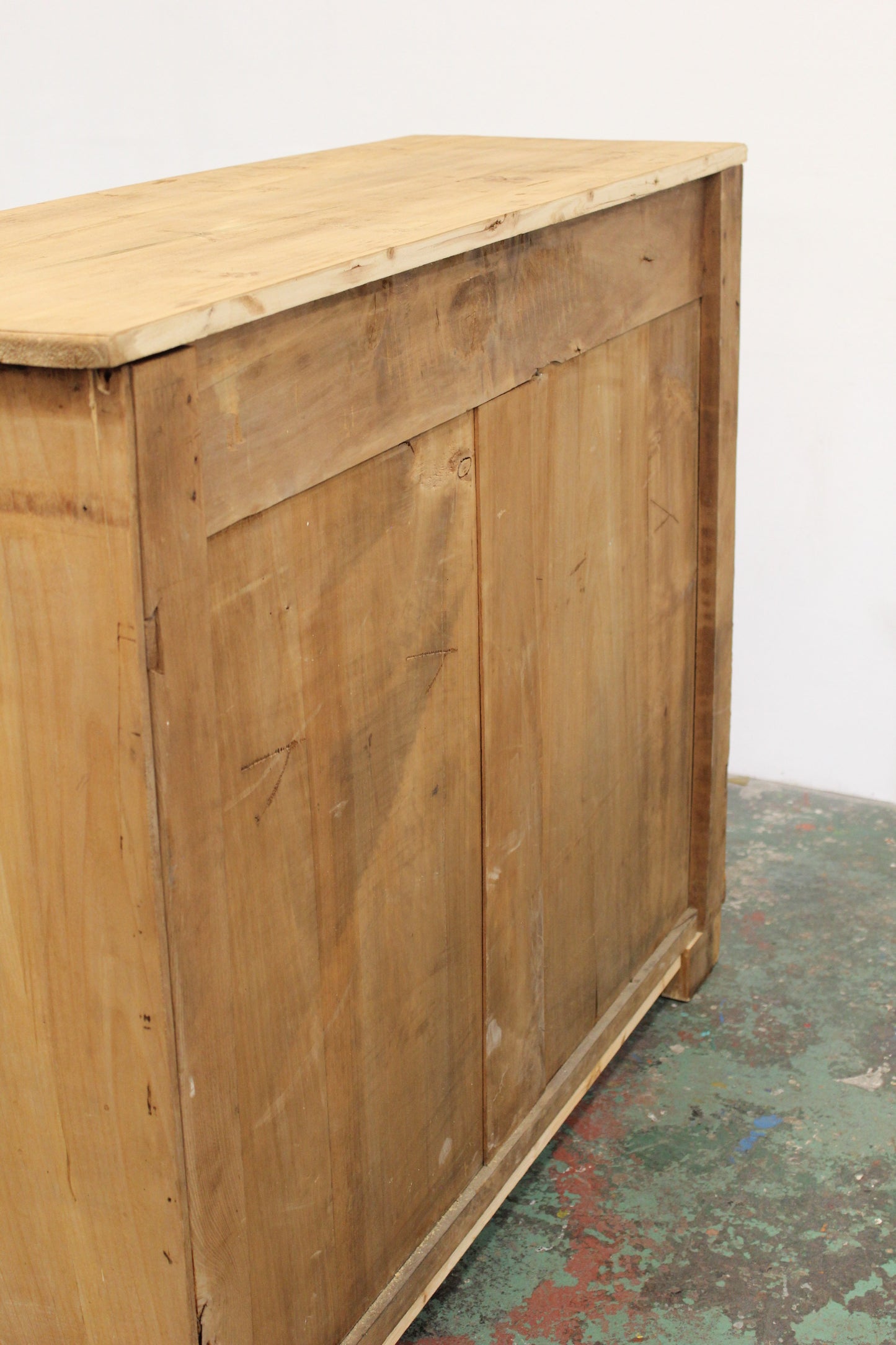 #1129 cabinet
