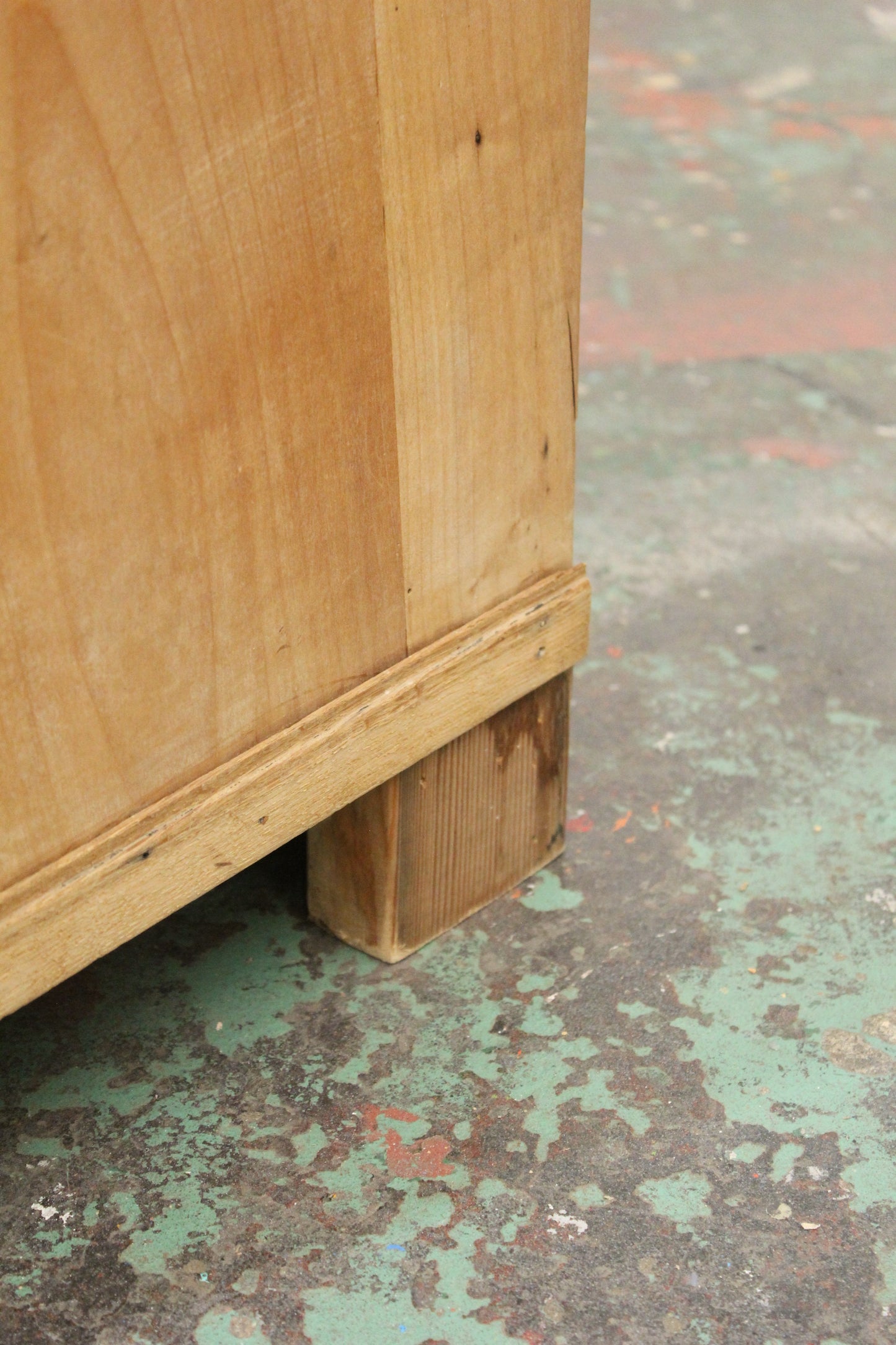 #1129 cabinet