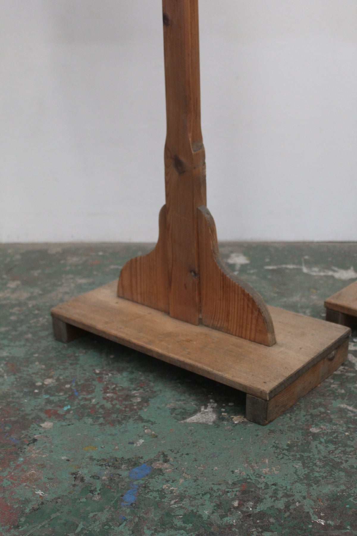 #1023 coat stand