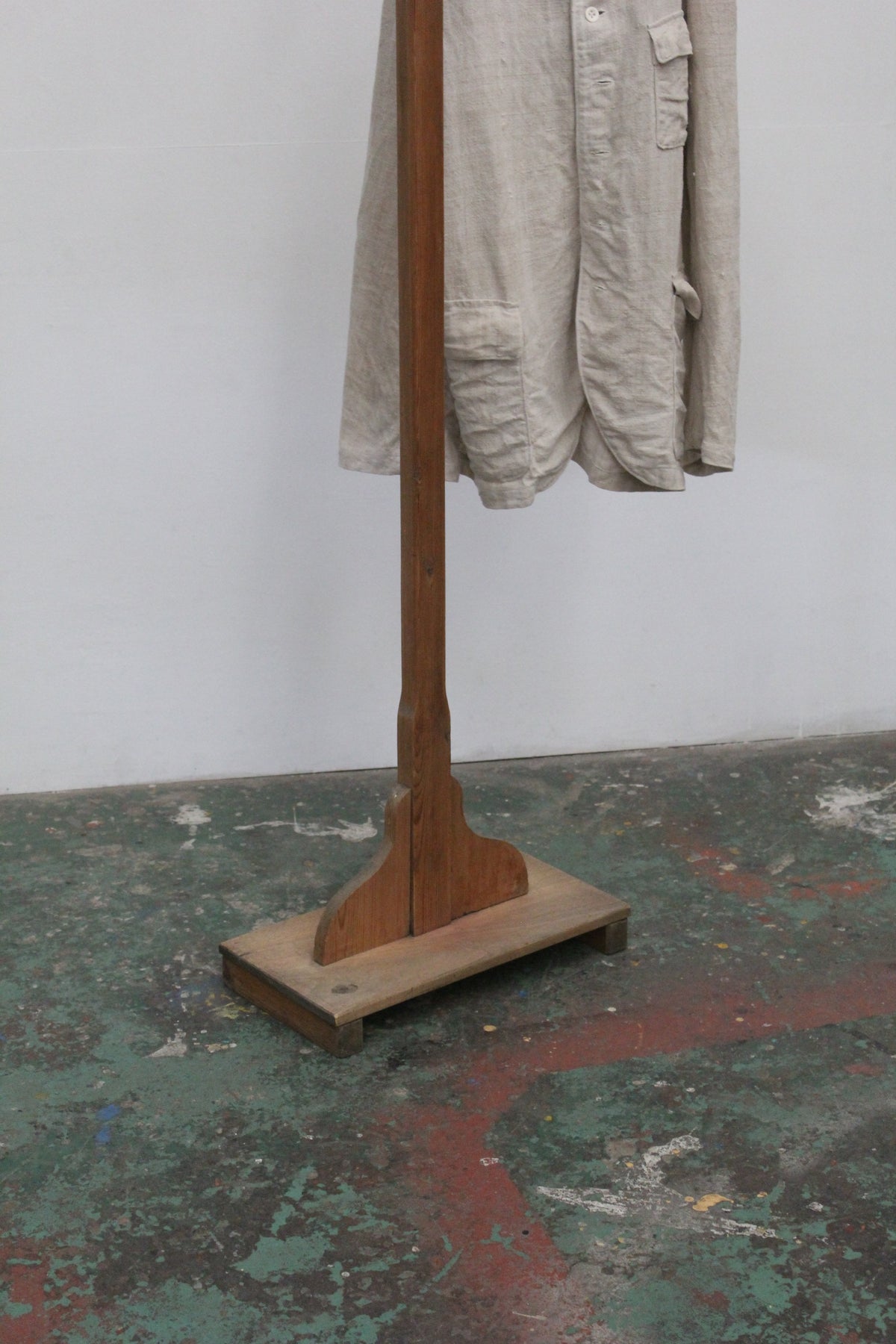 #1023 coat stand
