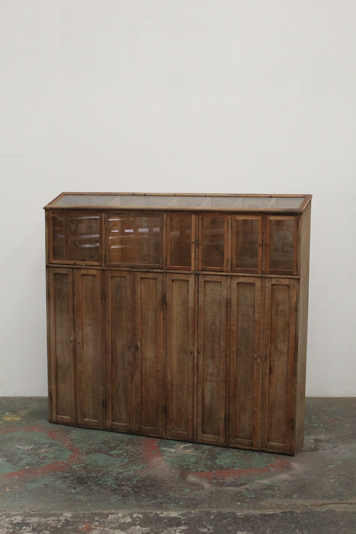#1619 glass cabinet
