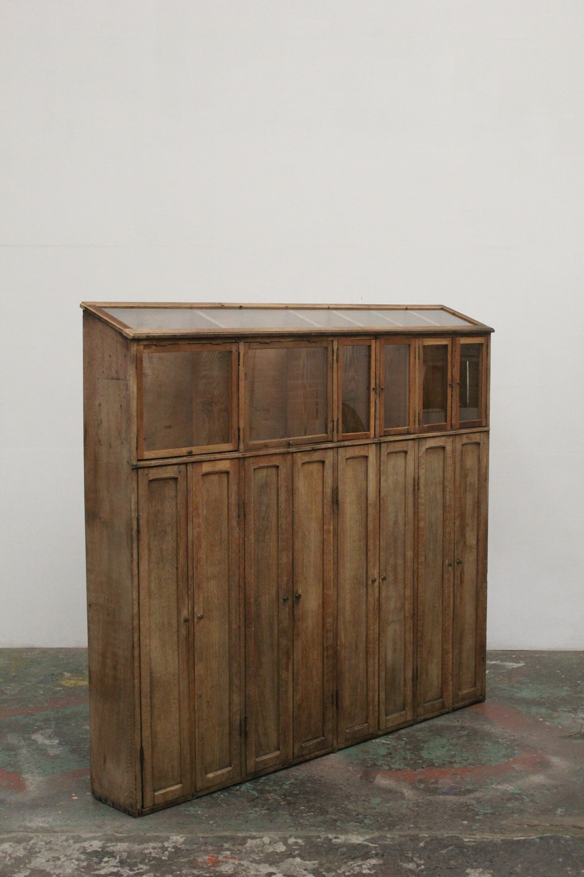#1619 glass cabinet