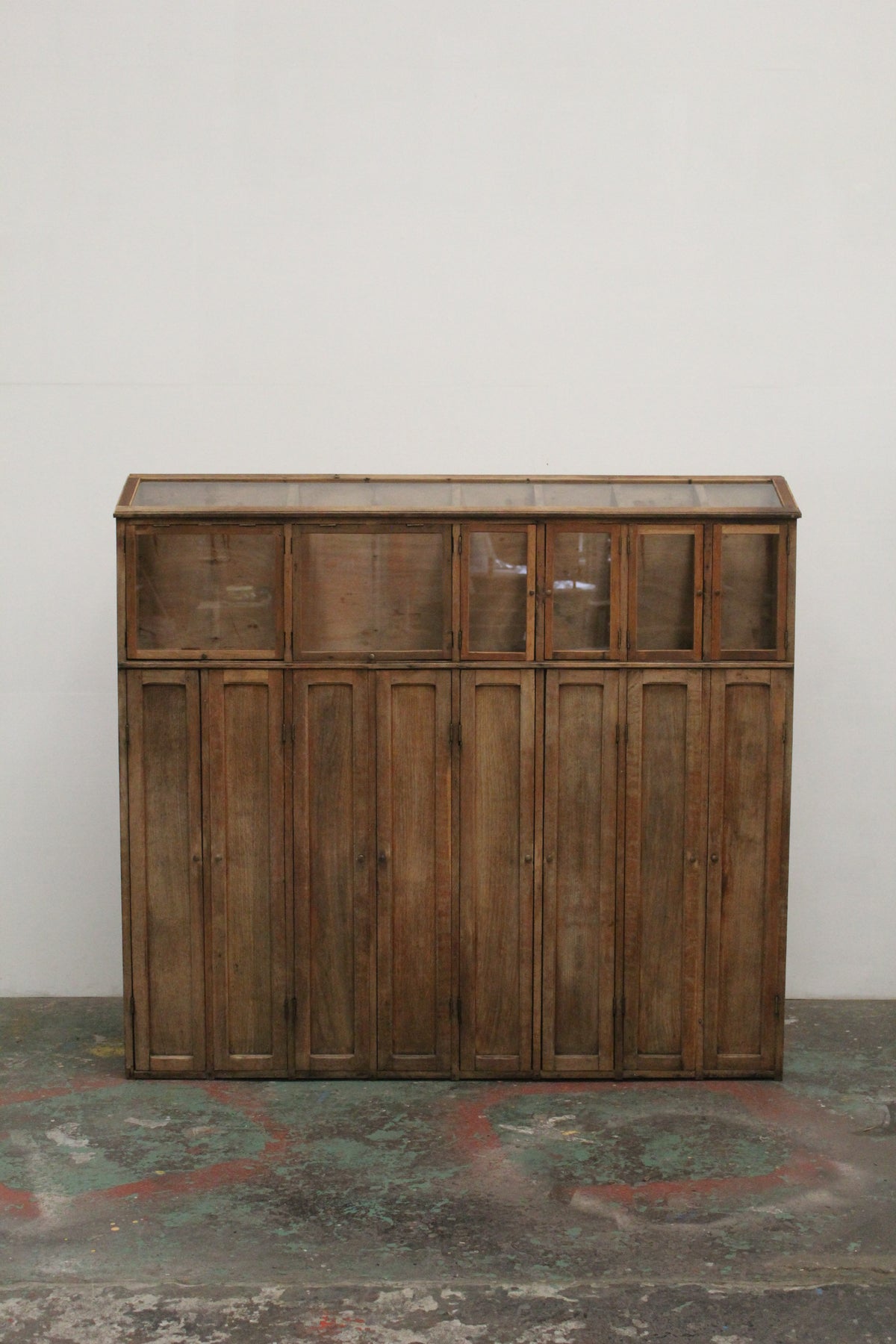 #1619 glass cabinet