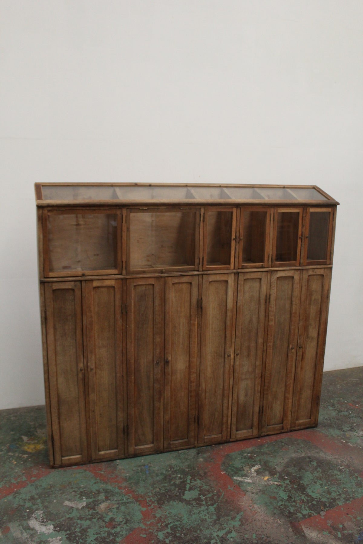#1619 glass cabinet