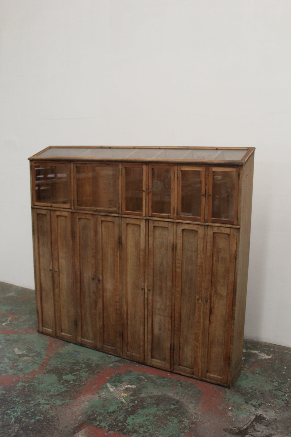 #1619 glass cabinet