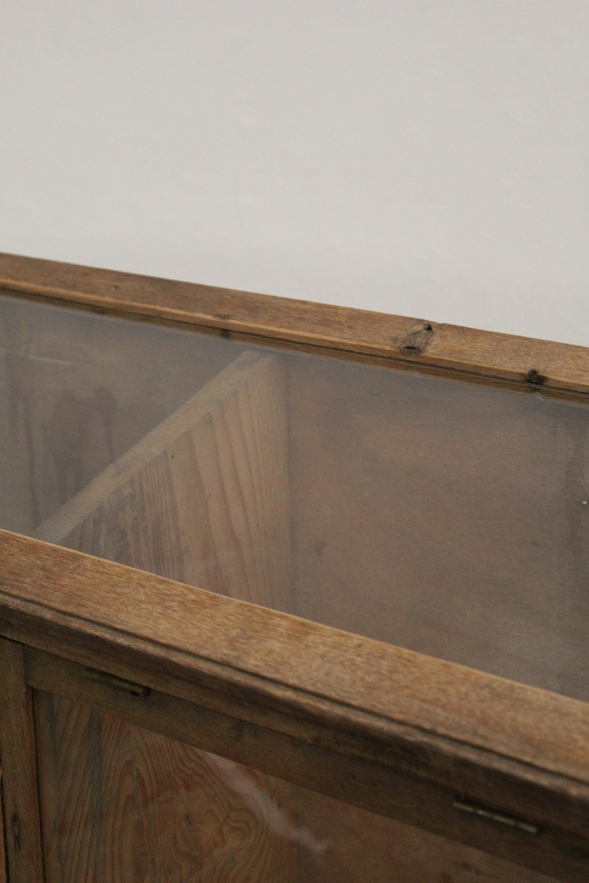 #1619 glass cabinet