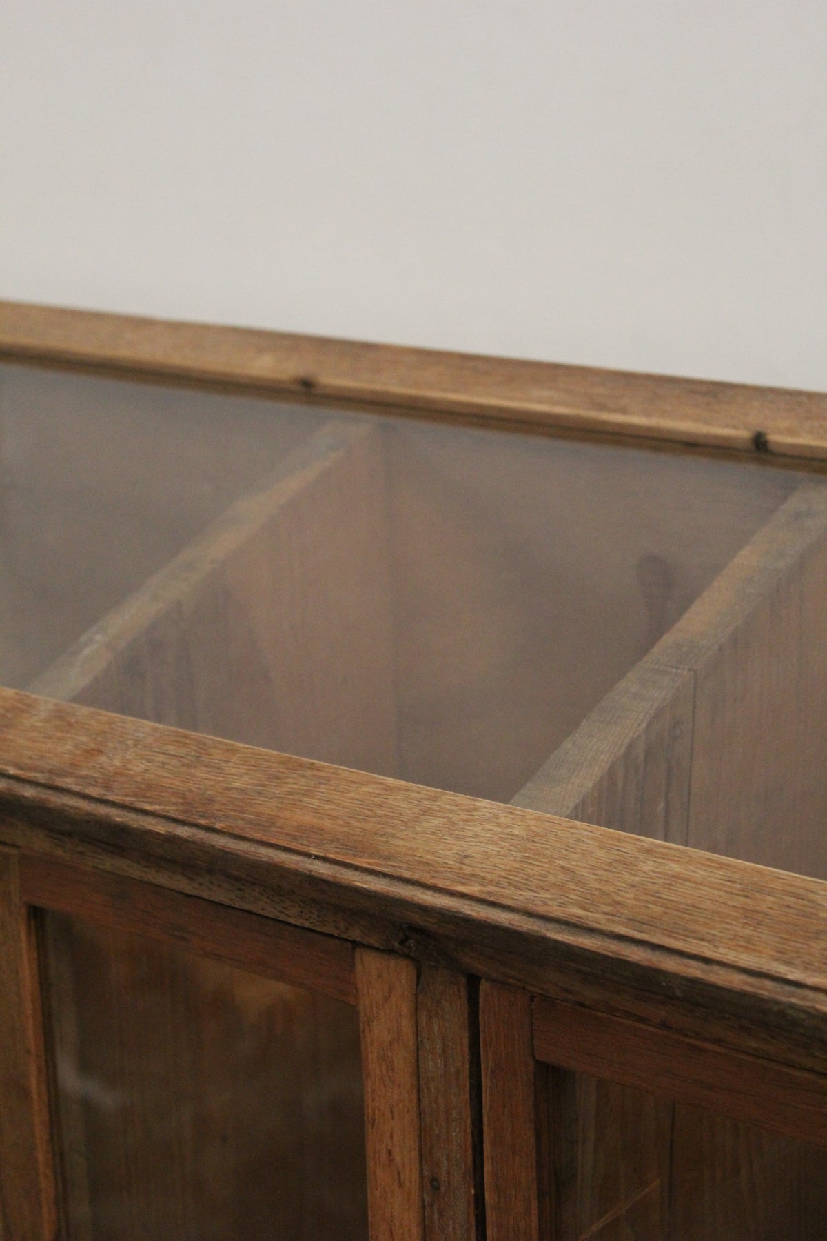 #1619 glass cabinet