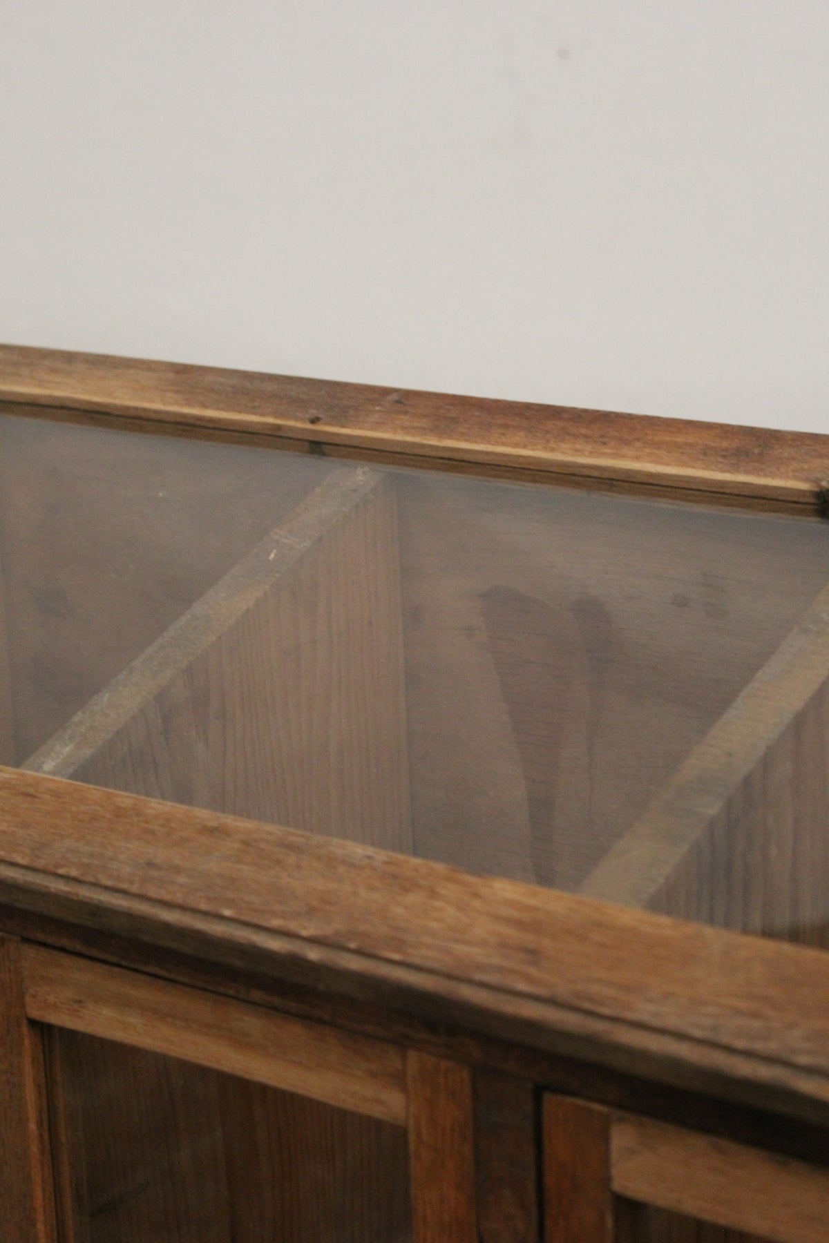 #1619 glass cabinet