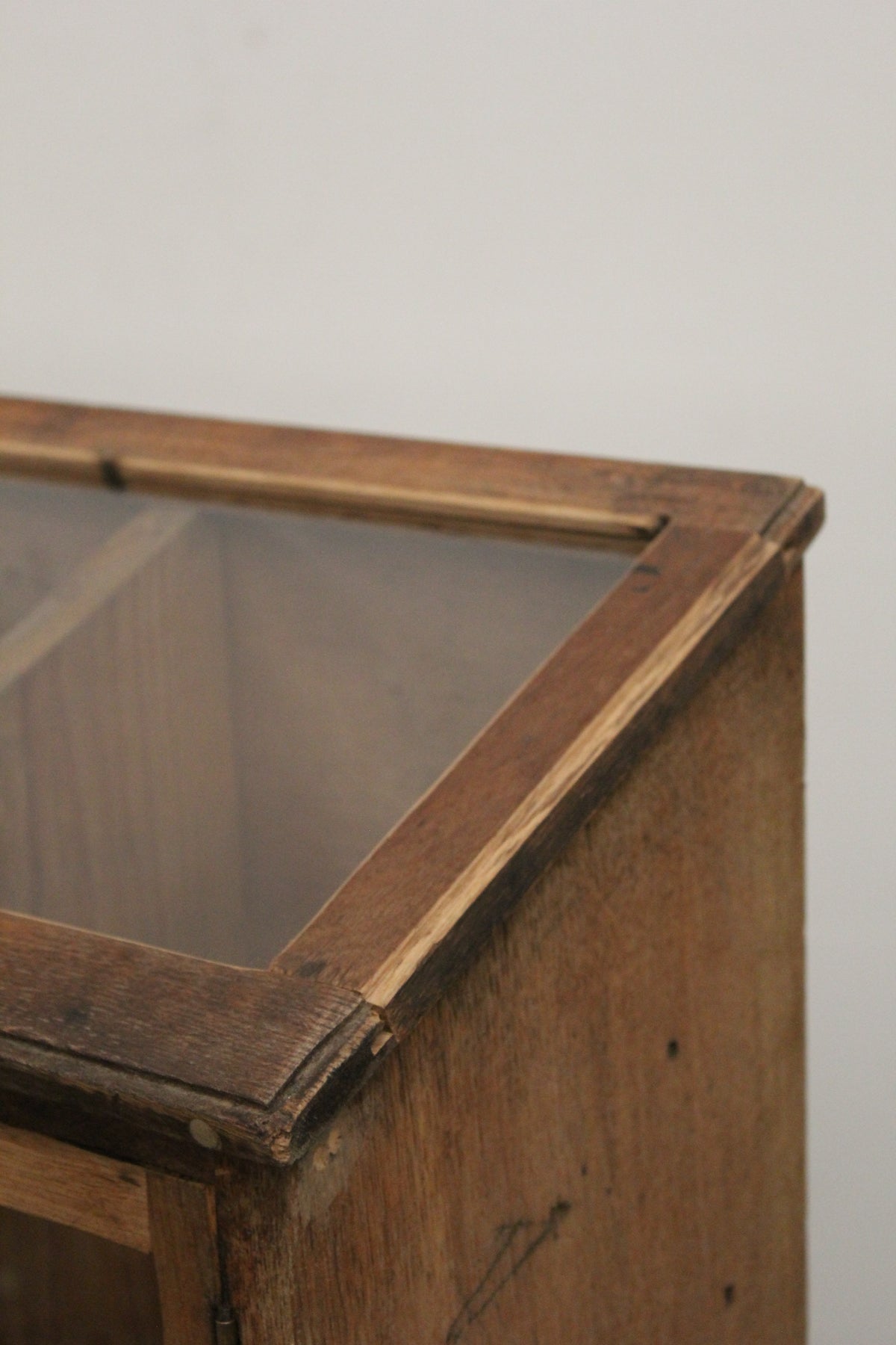 #1619 glass cabinet