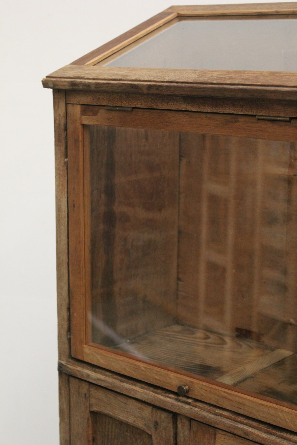 #1619 glass cabinet