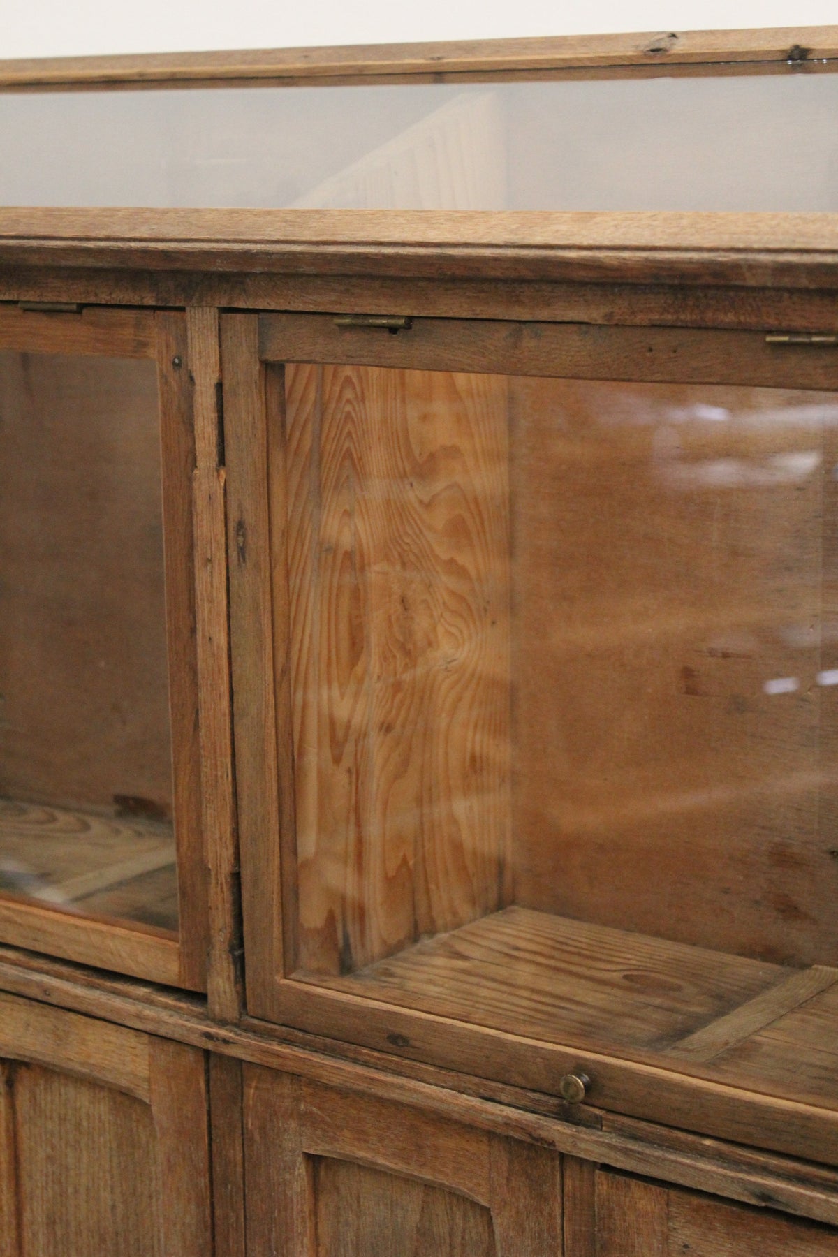 #1619 glass cabinet
