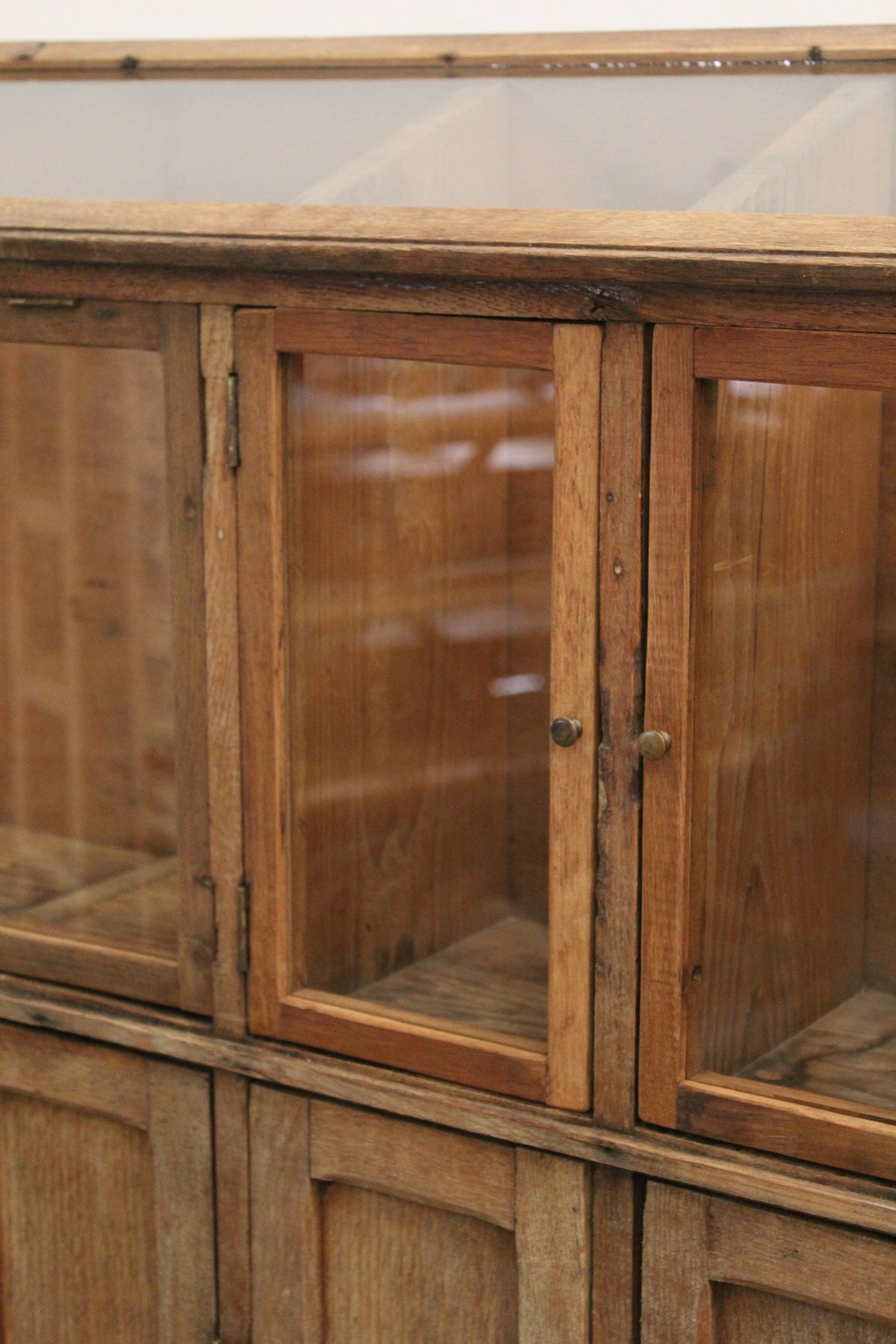 #1619 glass cabinet