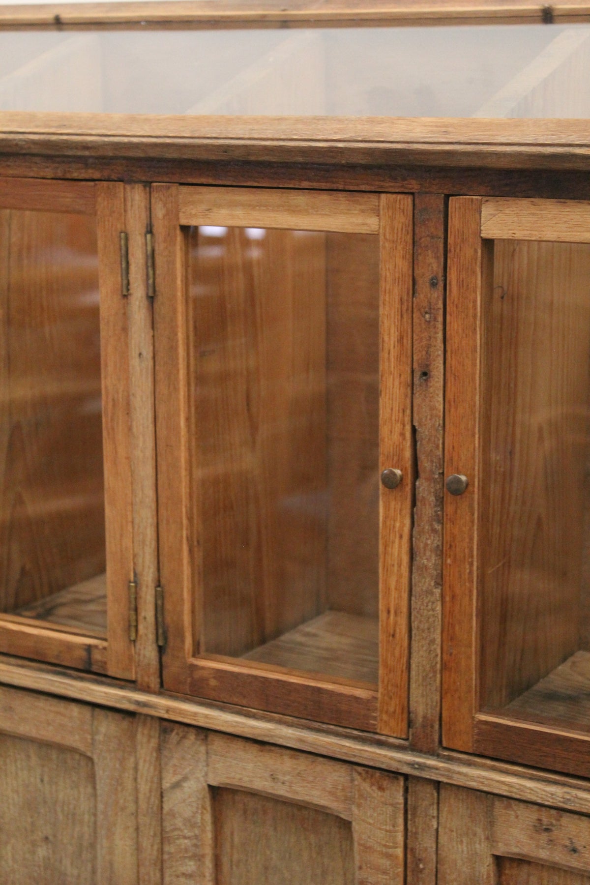 #1619 glass cabinet
