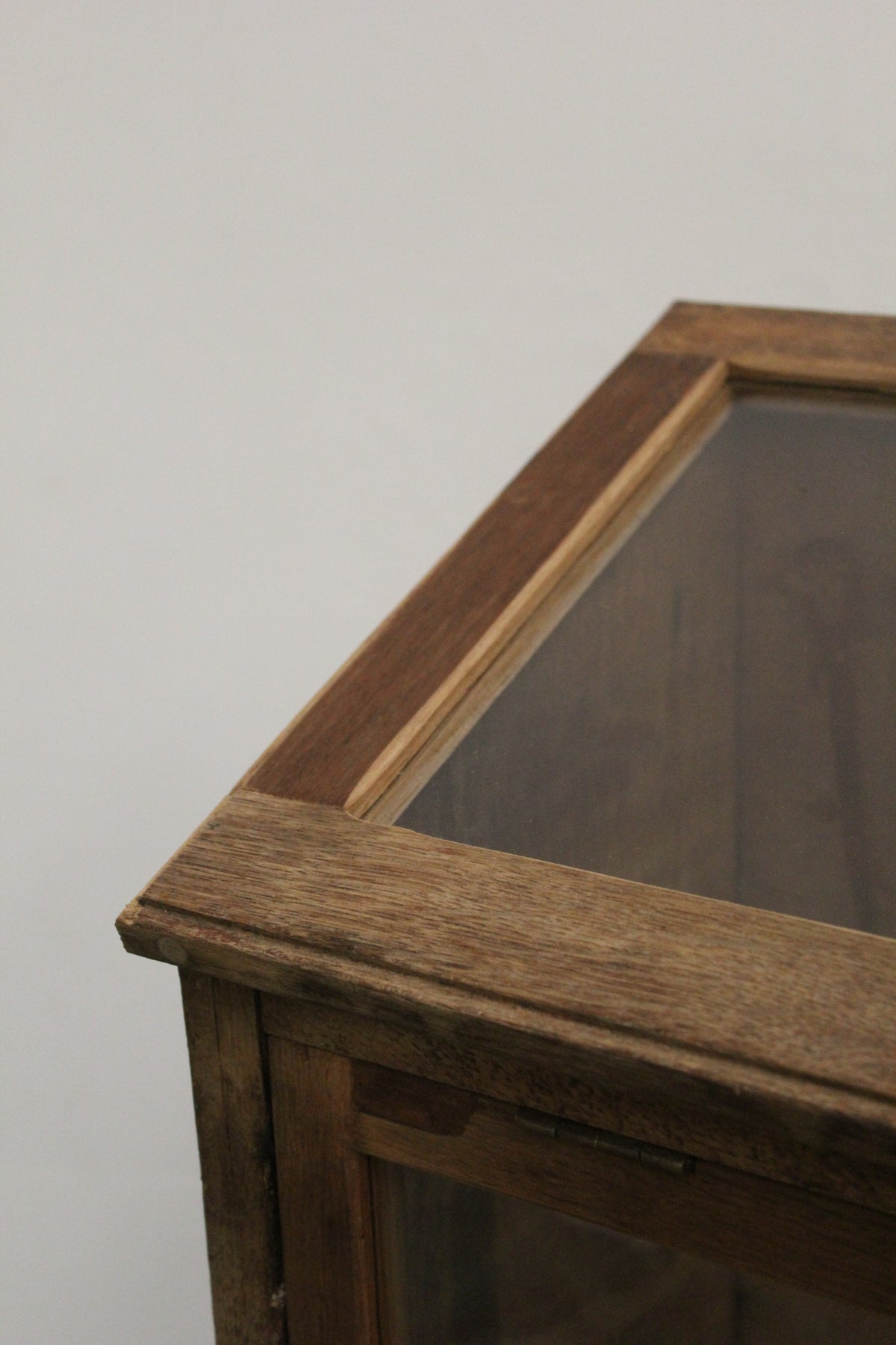 #1619 glass cabinet