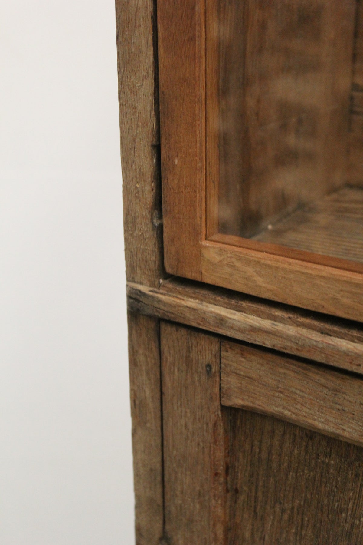 #1619 glass cabinet