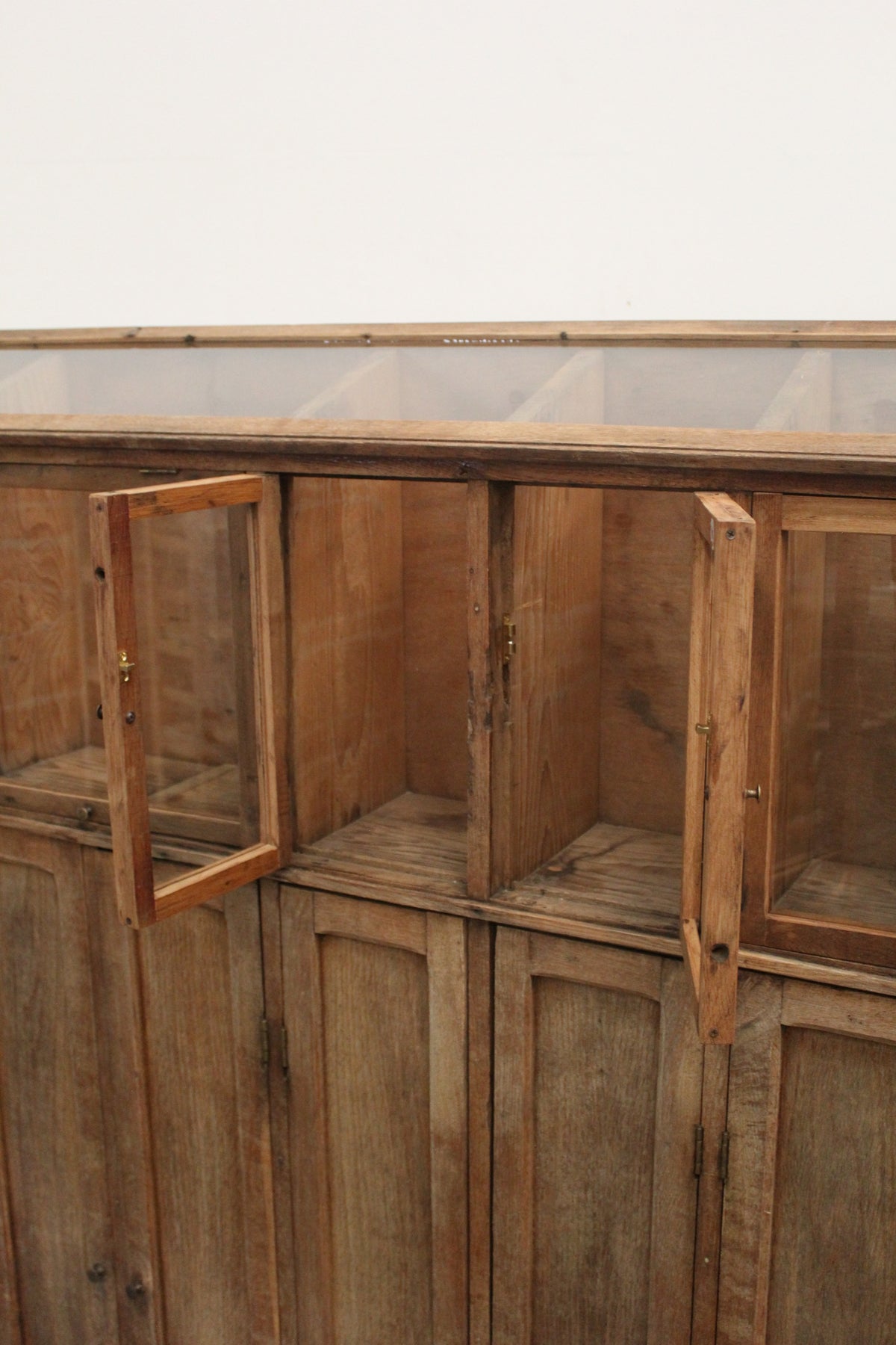 #1619 glass cabinet