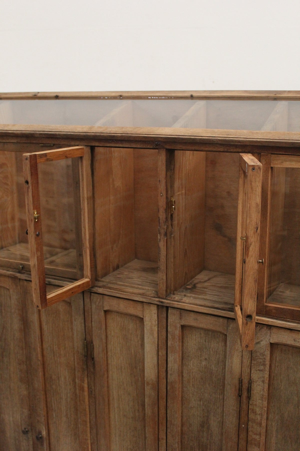 #1619 glass cabinet