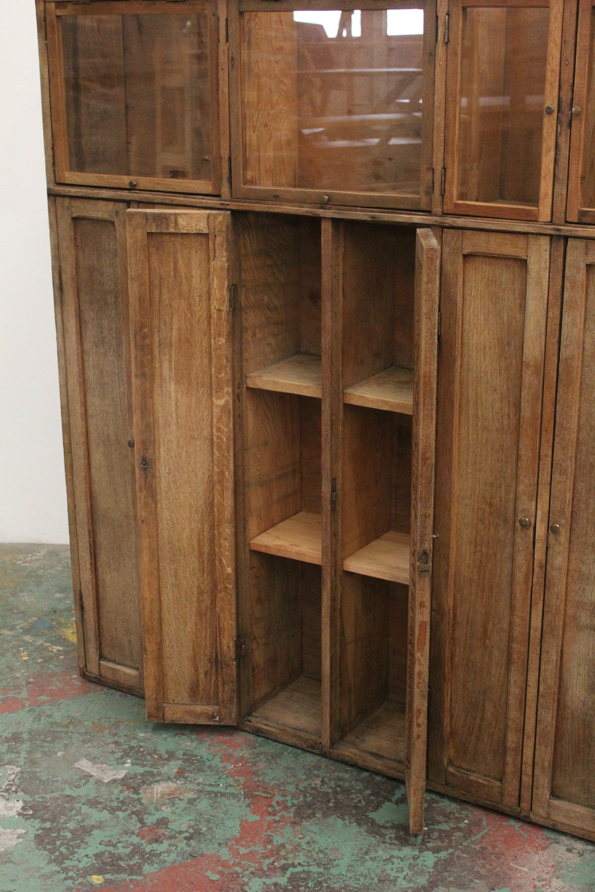 #1619 glass cabinet