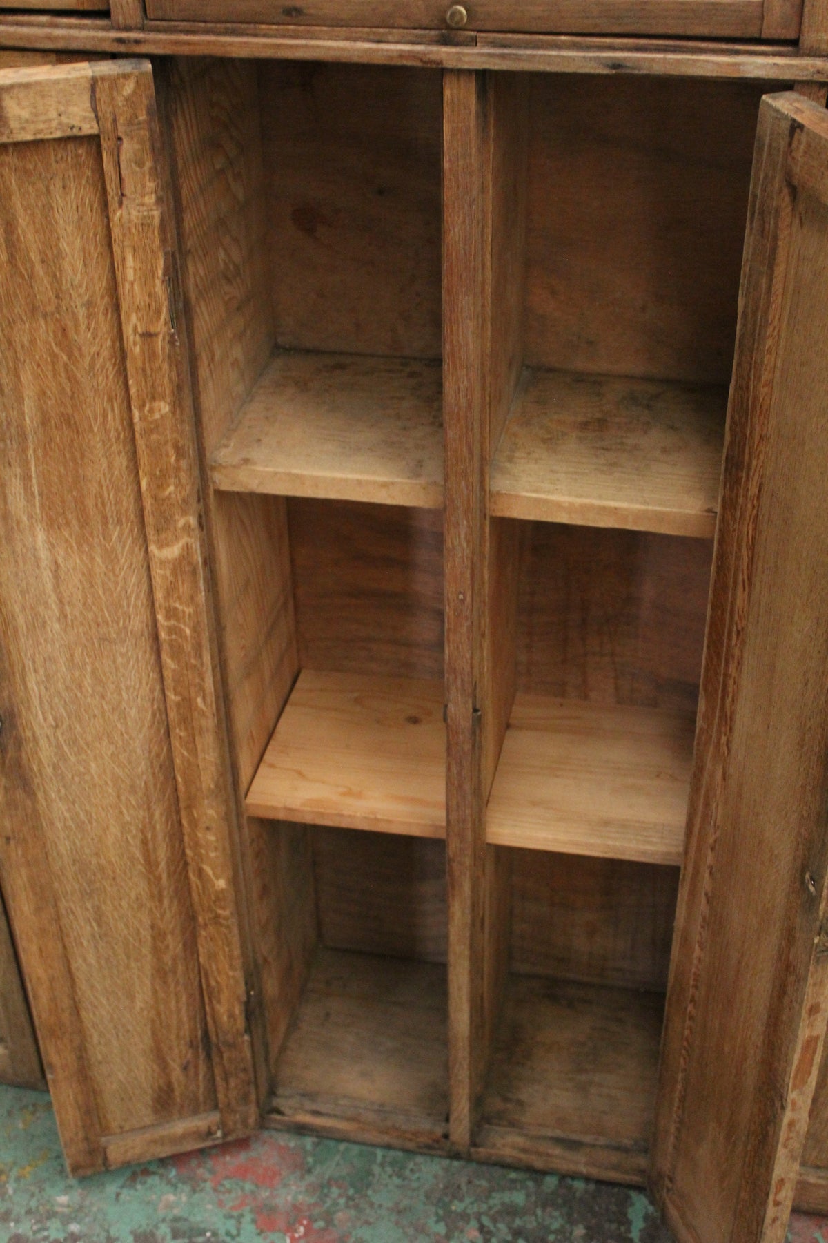 #1619 glass cabinet