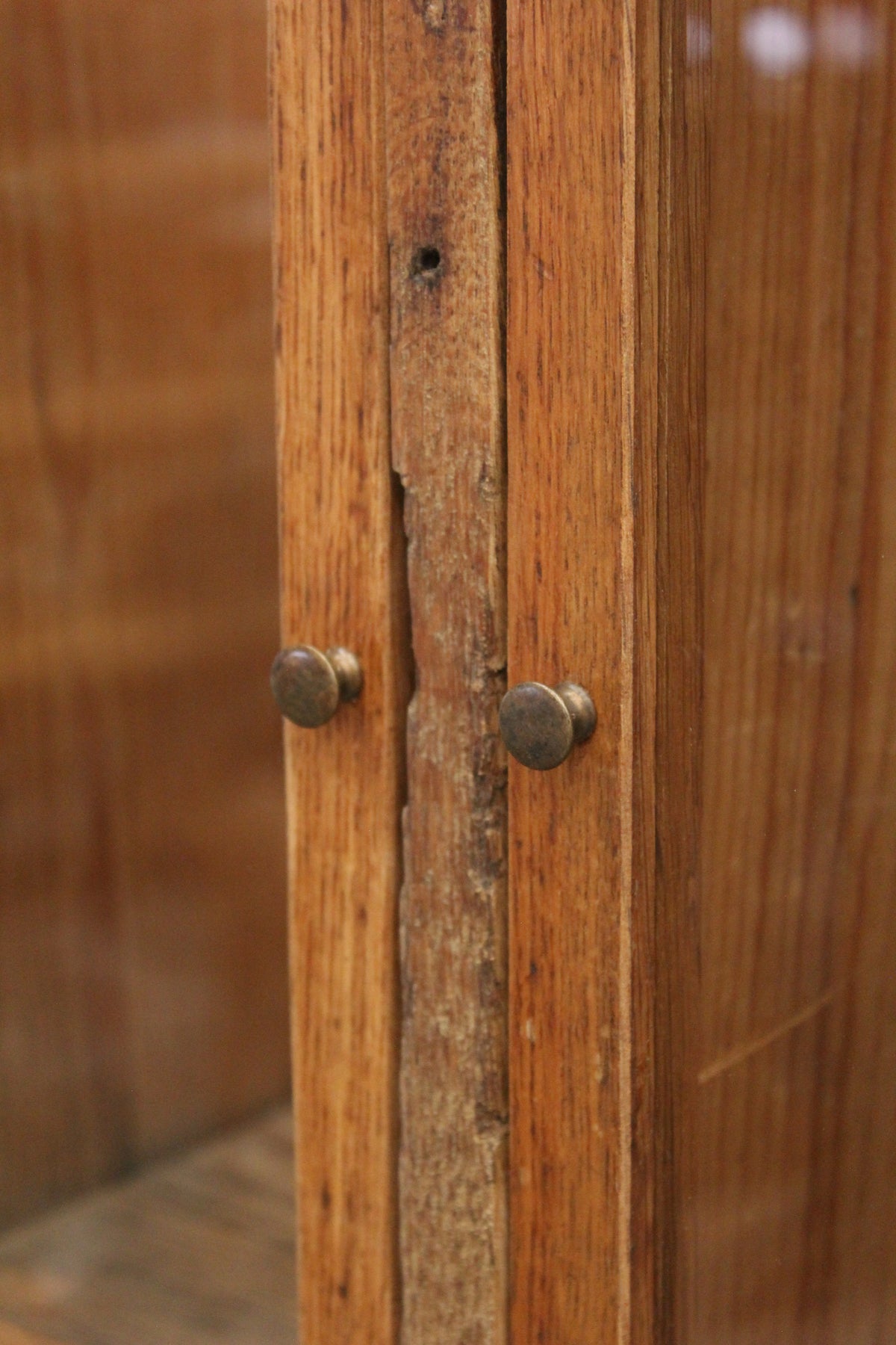 #1619 glass cabinet