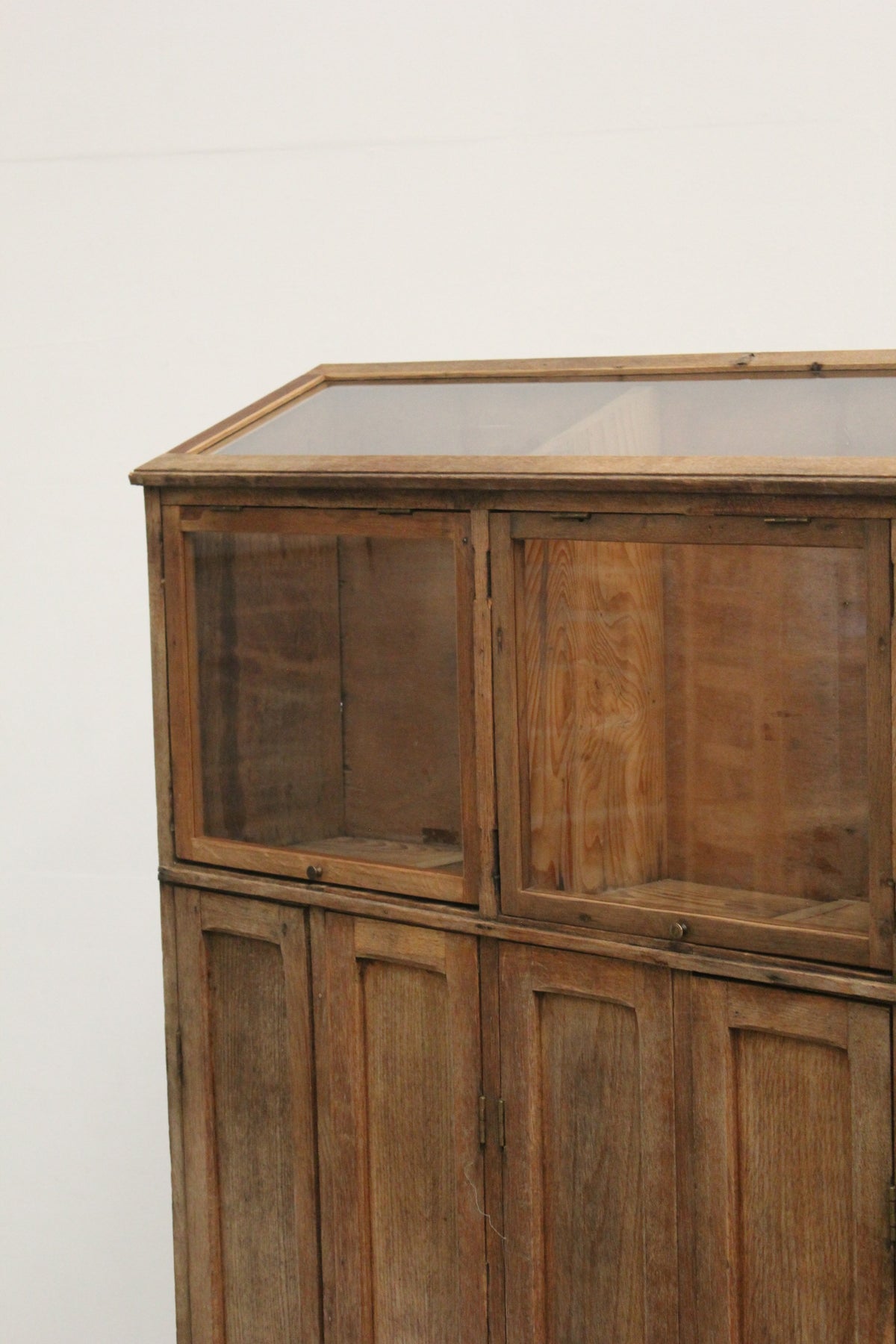 #1619 glass cabinet