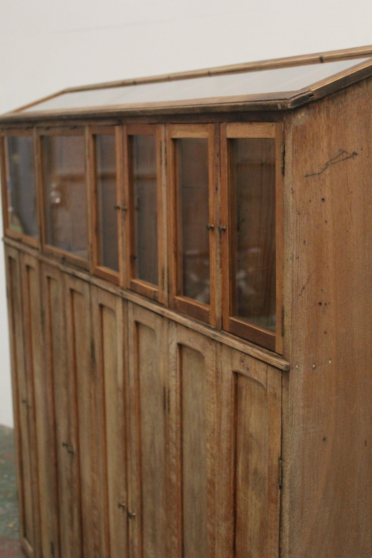#1619 glass cabinet