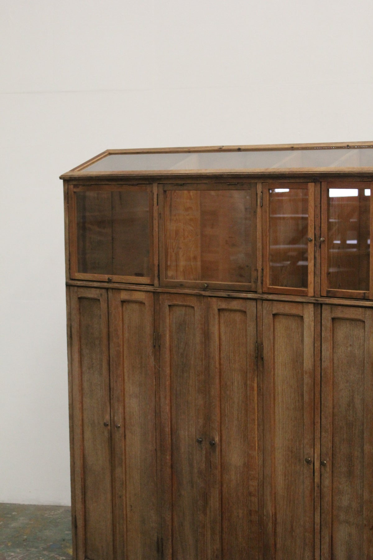 #1619 glass cabinet