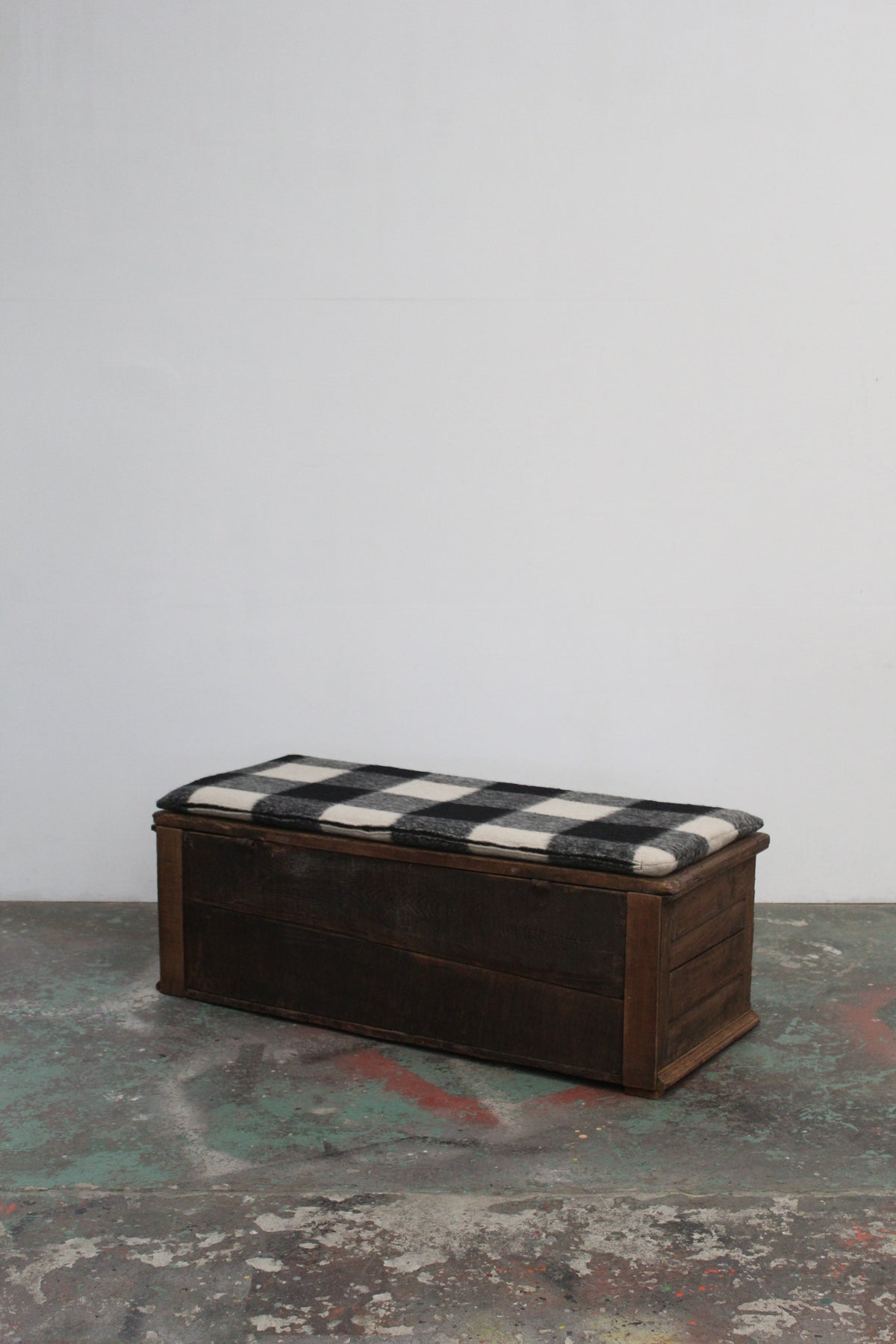 #1145 box bench