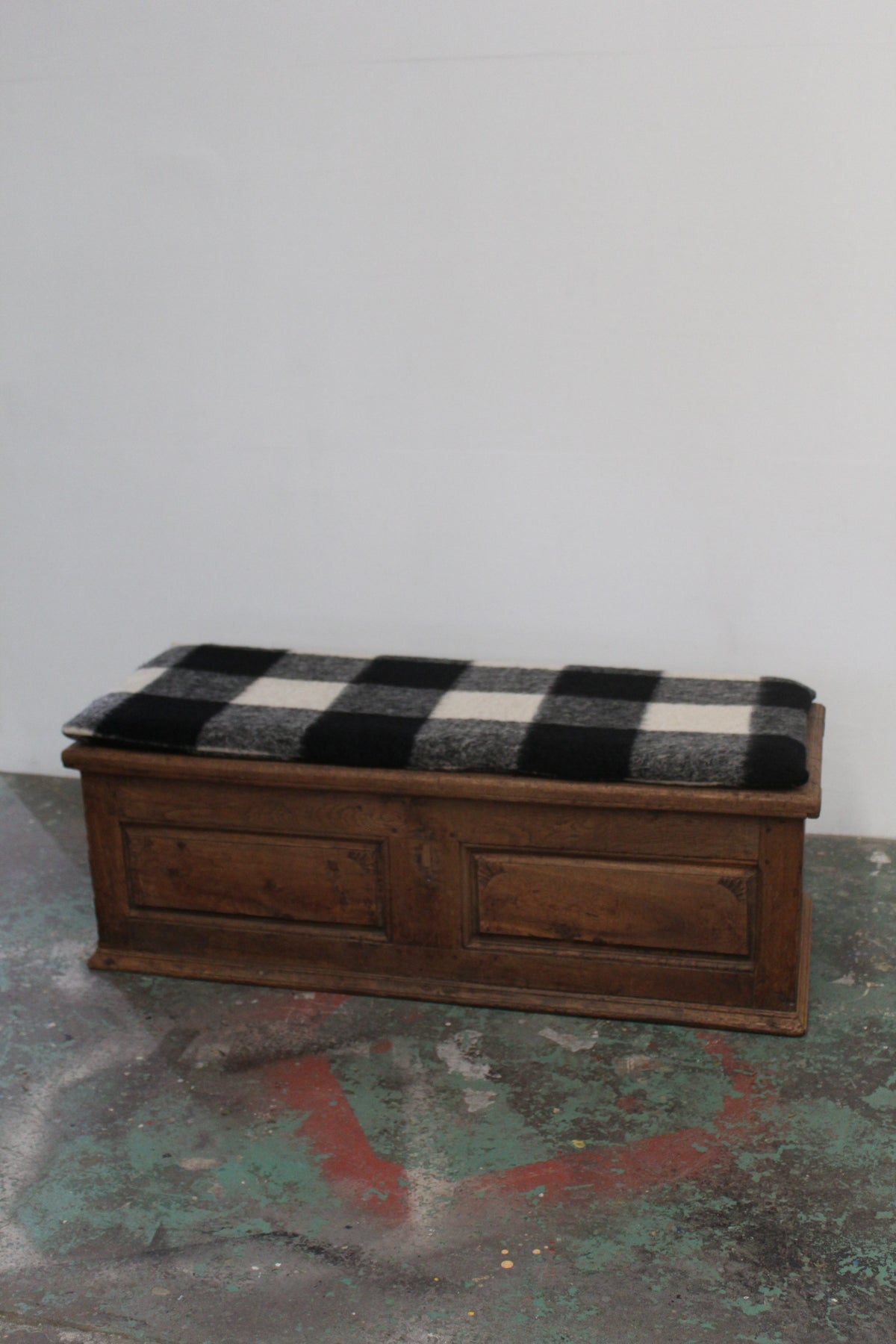 #1145 box bench