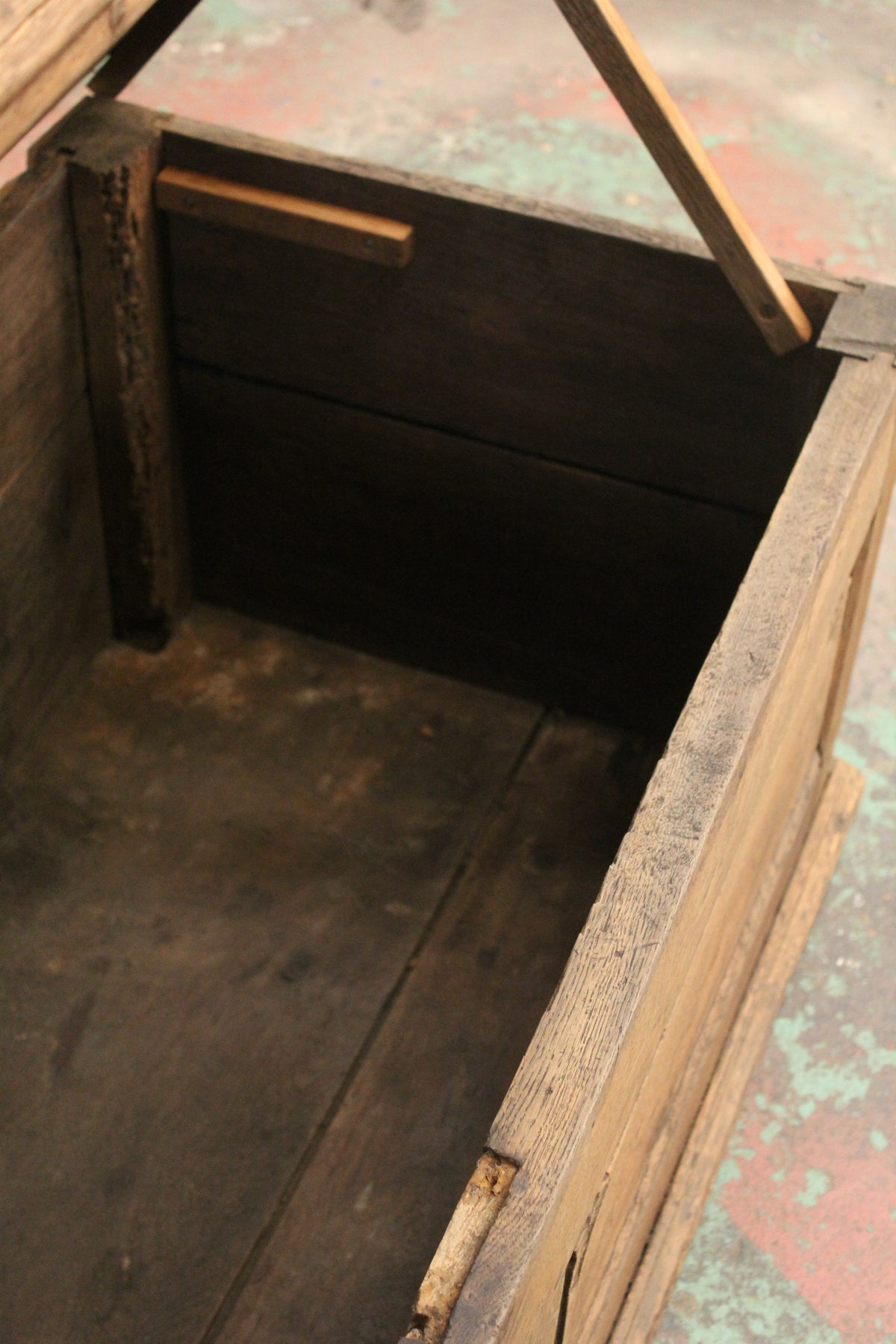 #1145 box bench