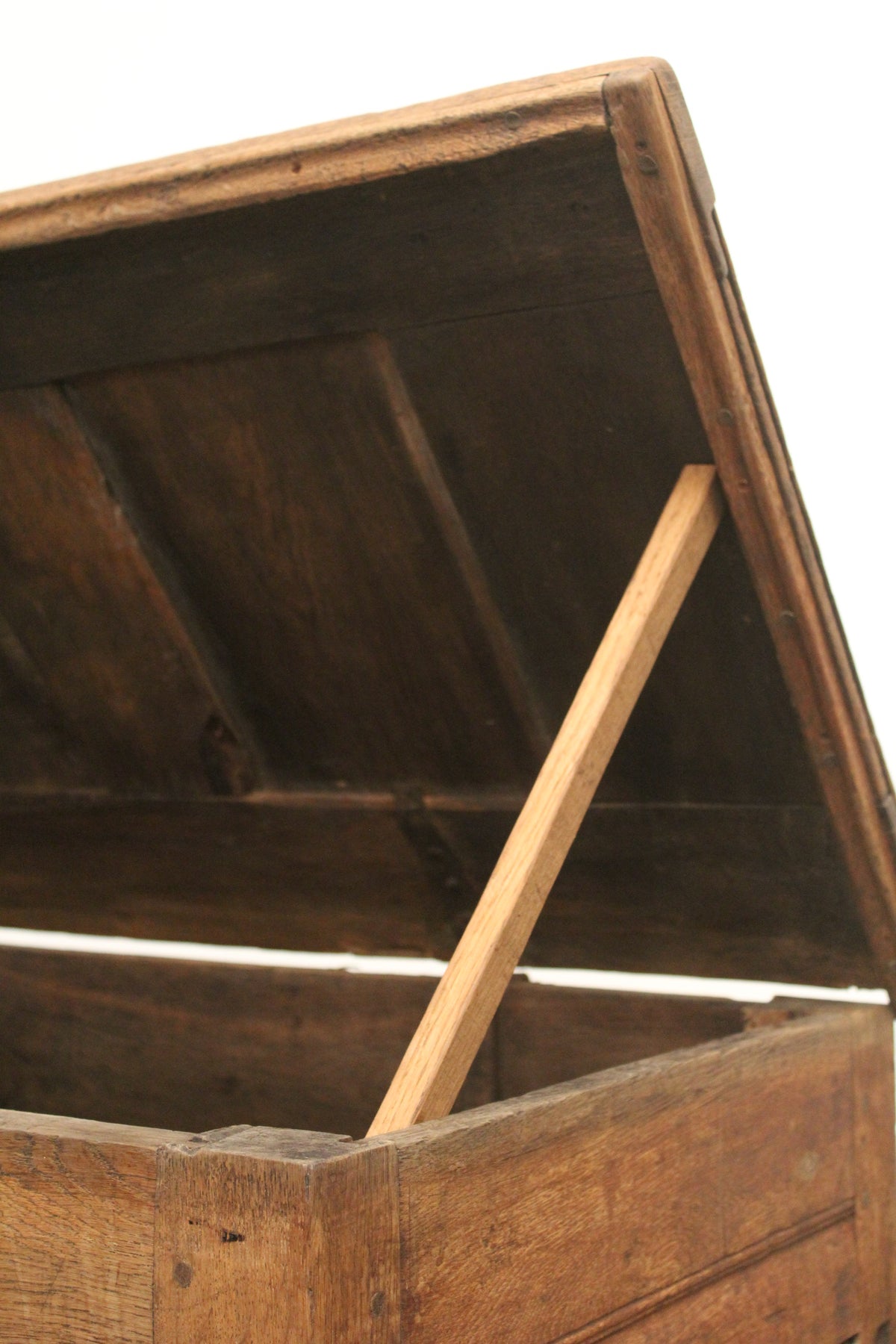 #1145 box bench