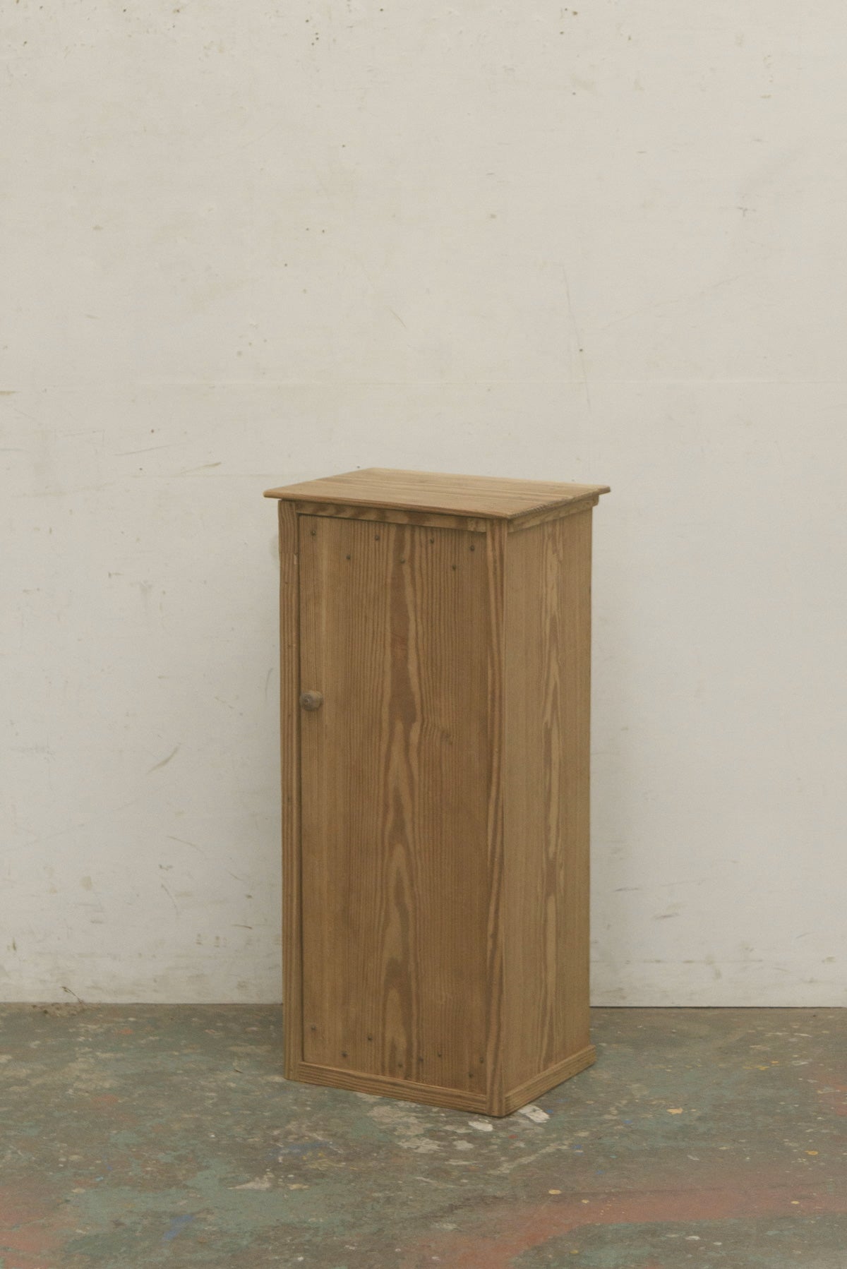 #0102 cabinet