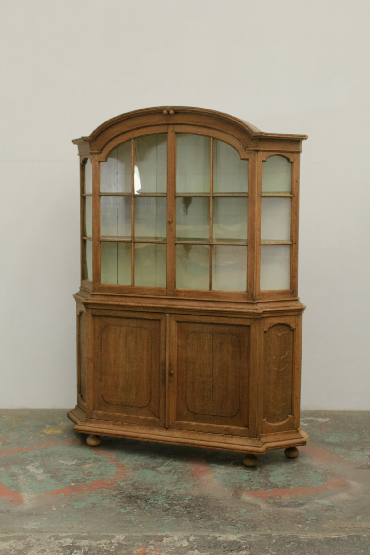 #0258 cupboard